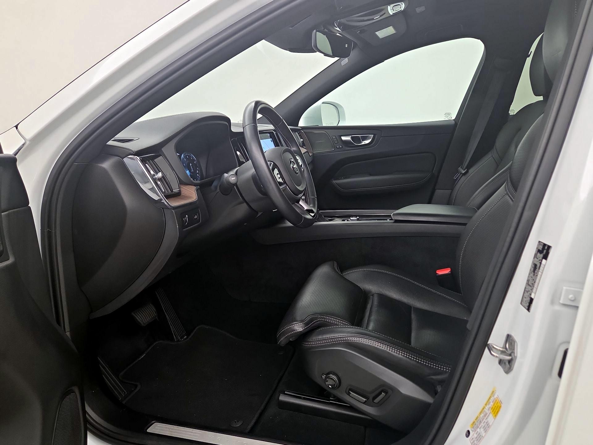 Thumbnail: 2020 Volvo XC60 - 11