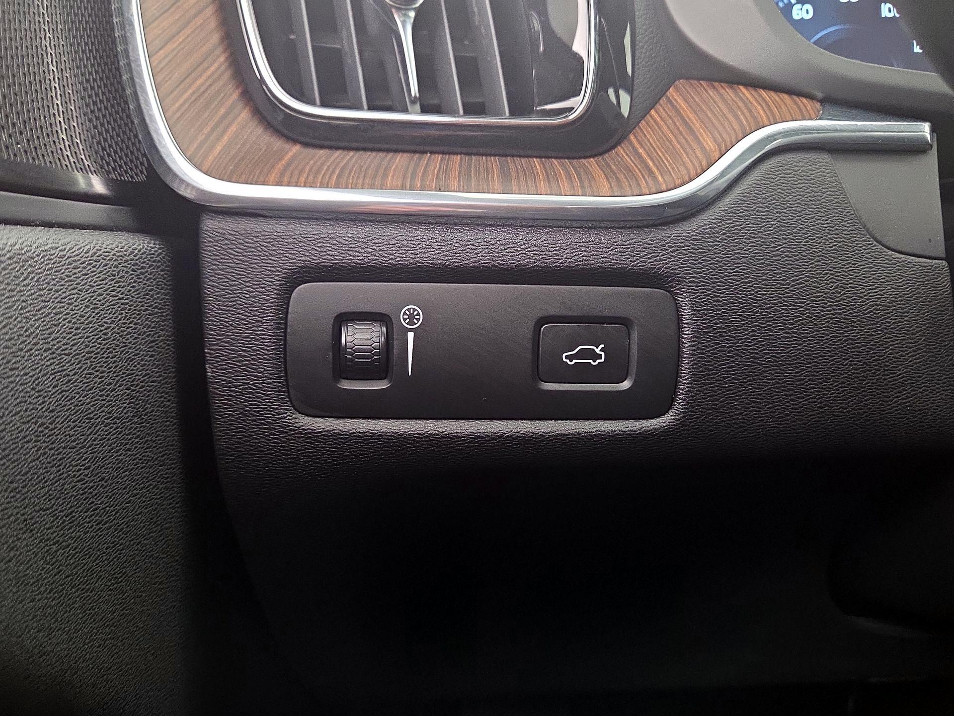 Thumbnail: 2020 Volvo XC60 - 13