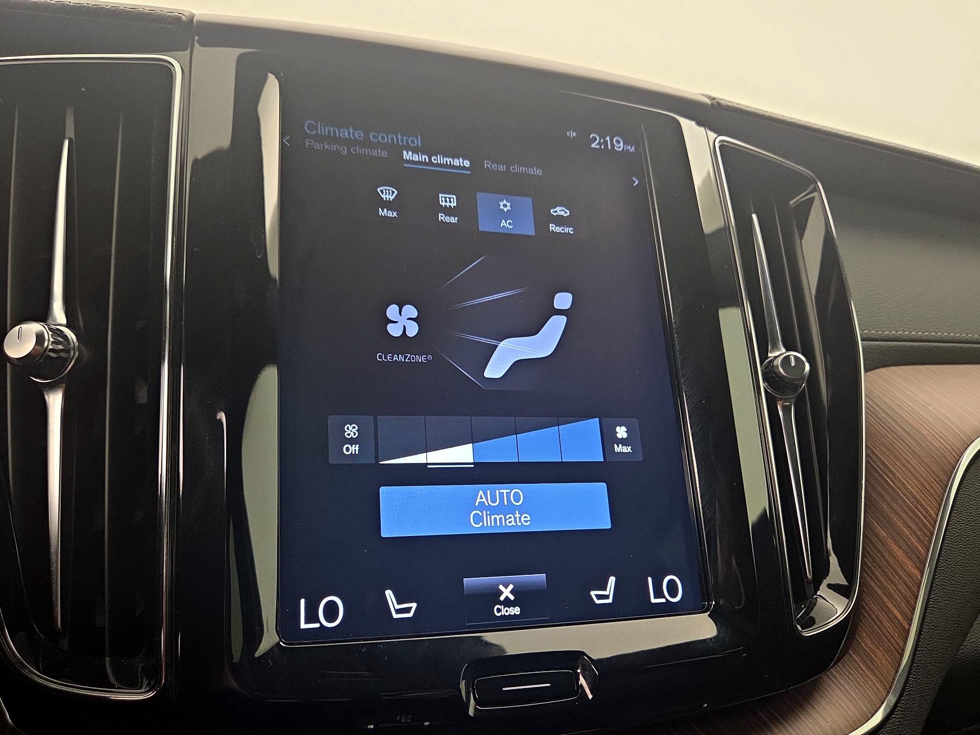 Thumbnail: 2020 Volvo XC60 - 17