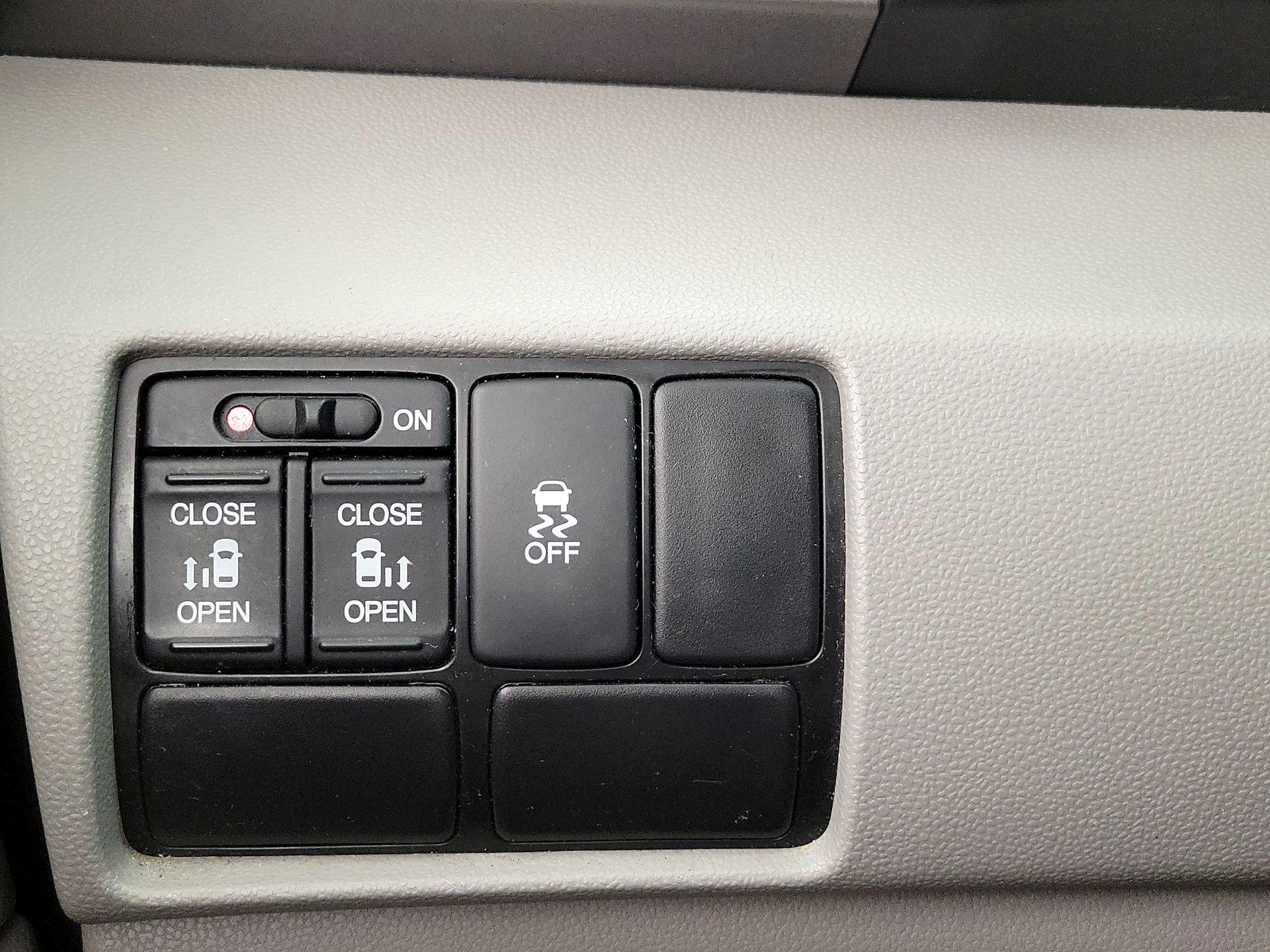 Thumbnail: 2016 Honda Odyssey - 13
