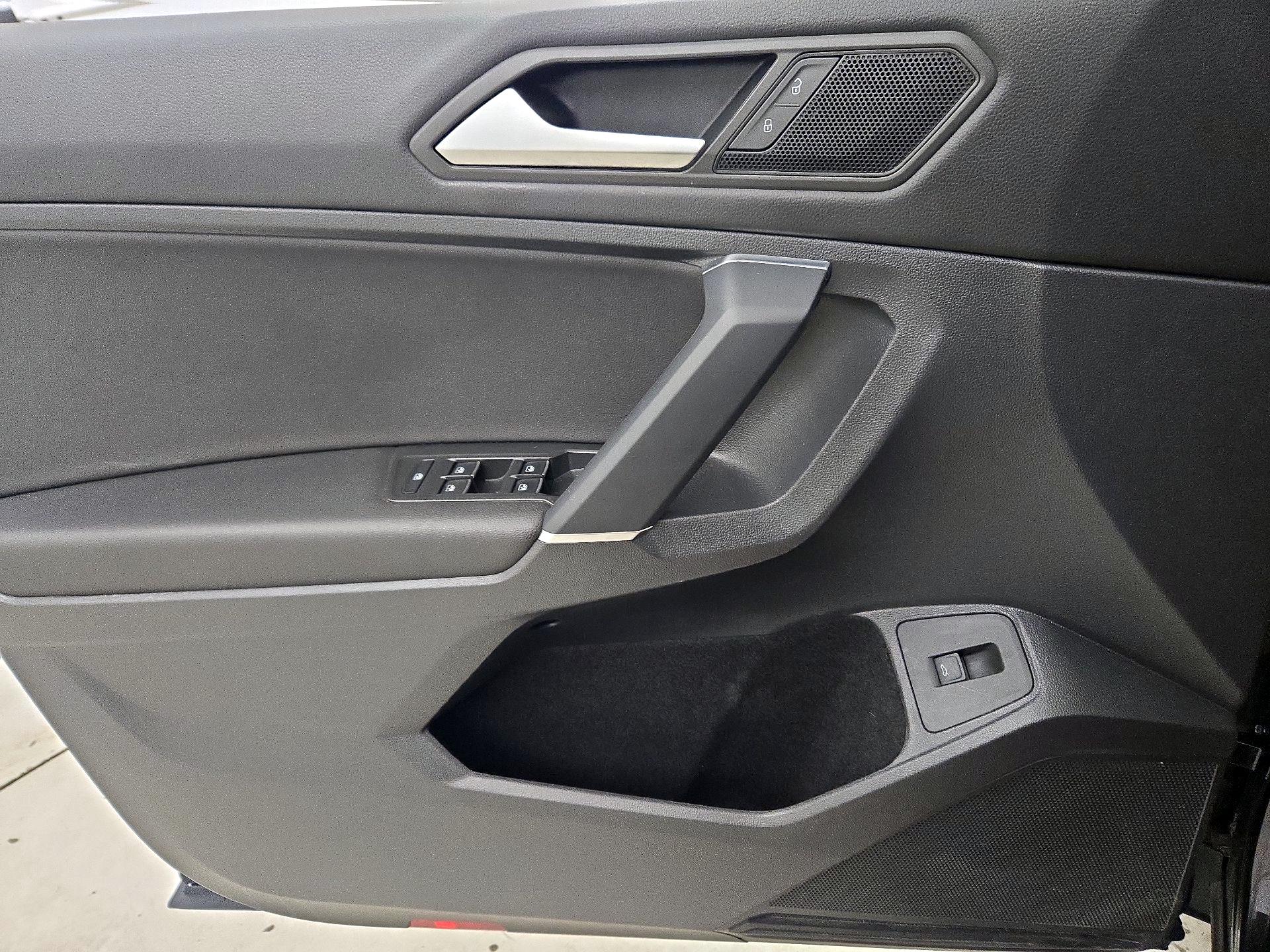 Thumbnail: 2020 Volkswagen Tiguan - 12