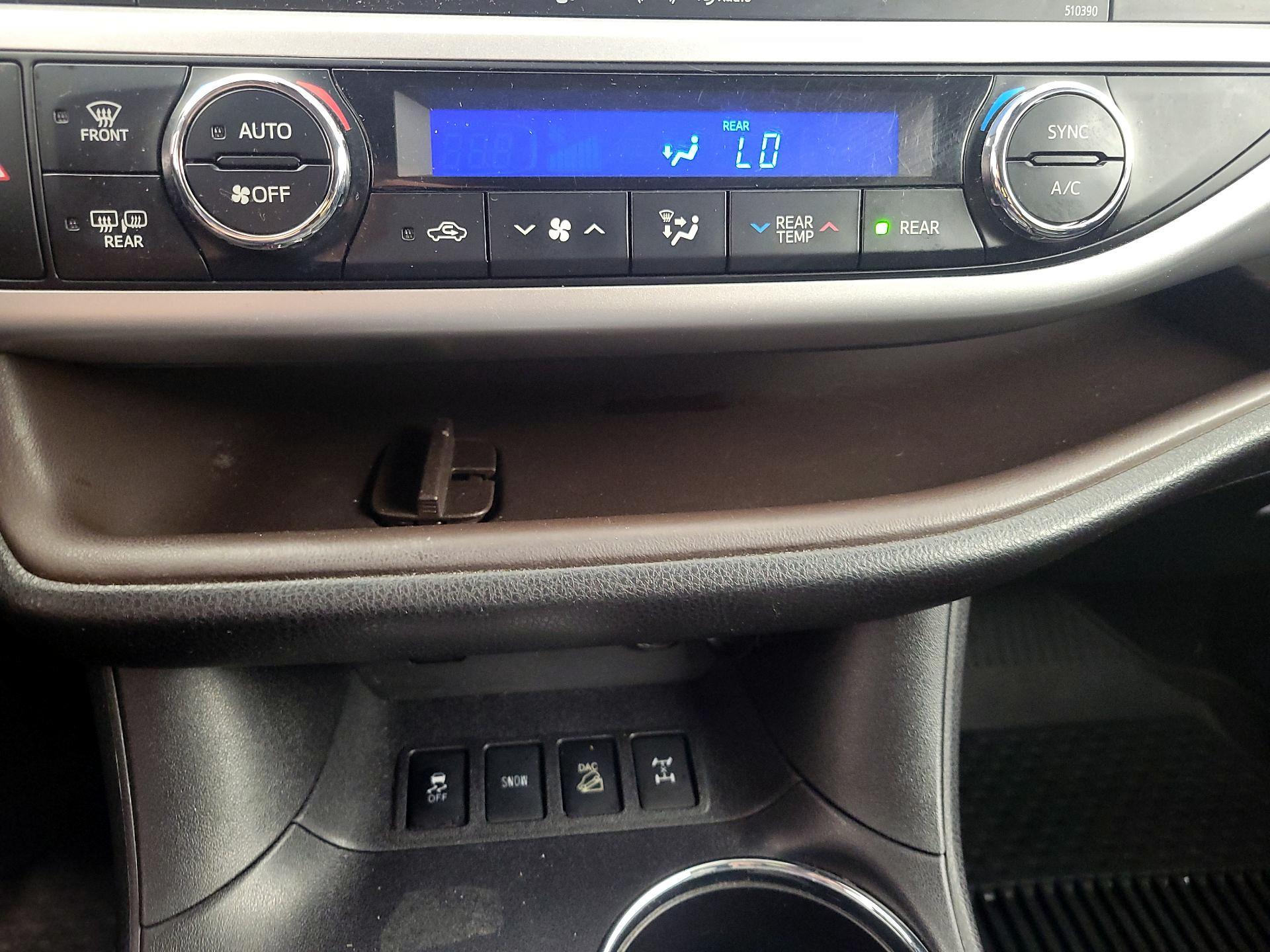 Thumbnail: 2019 Toyota Highlander - 16