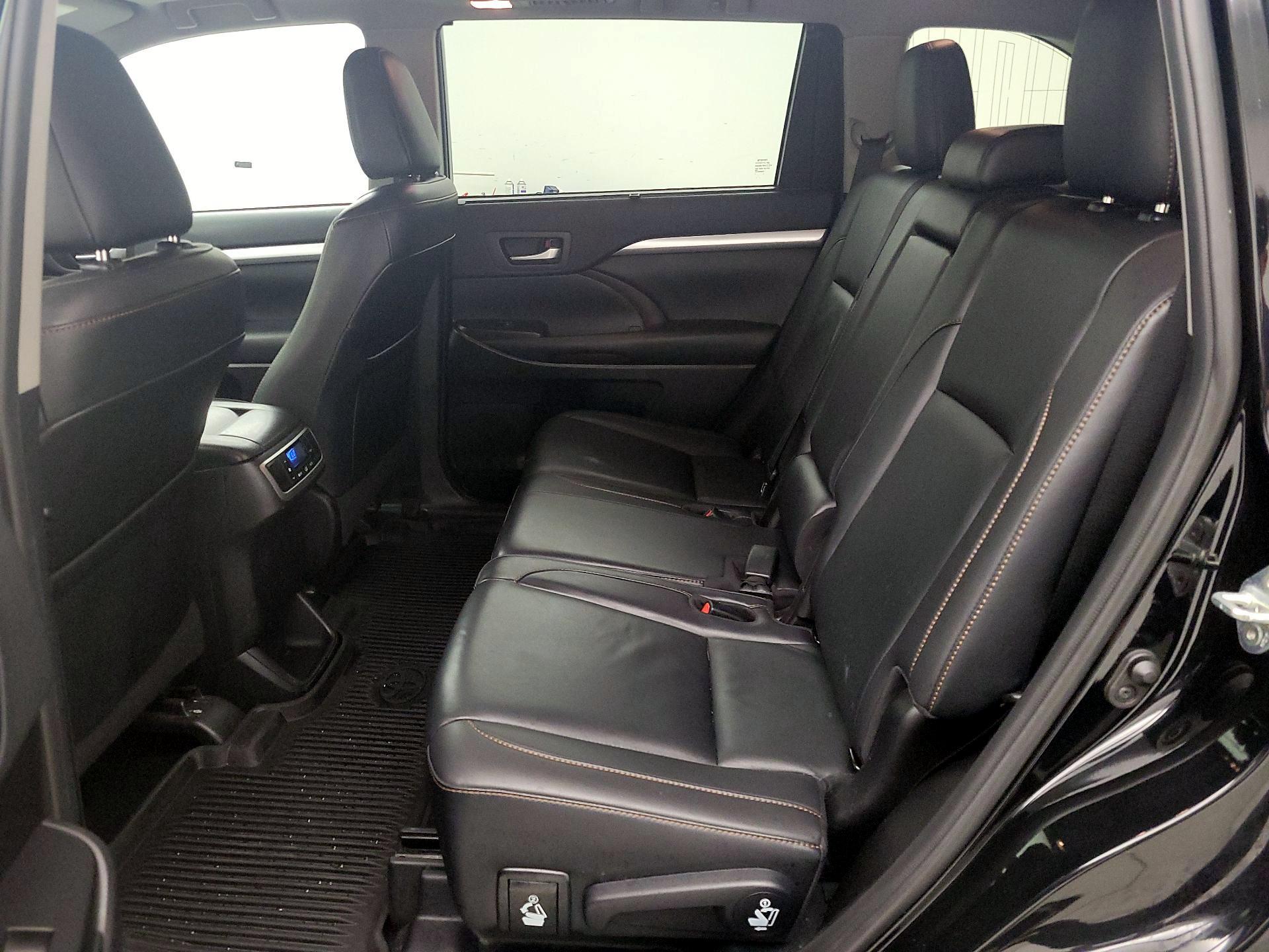 Thumbnail: 2019 Toyota Highlander - 19