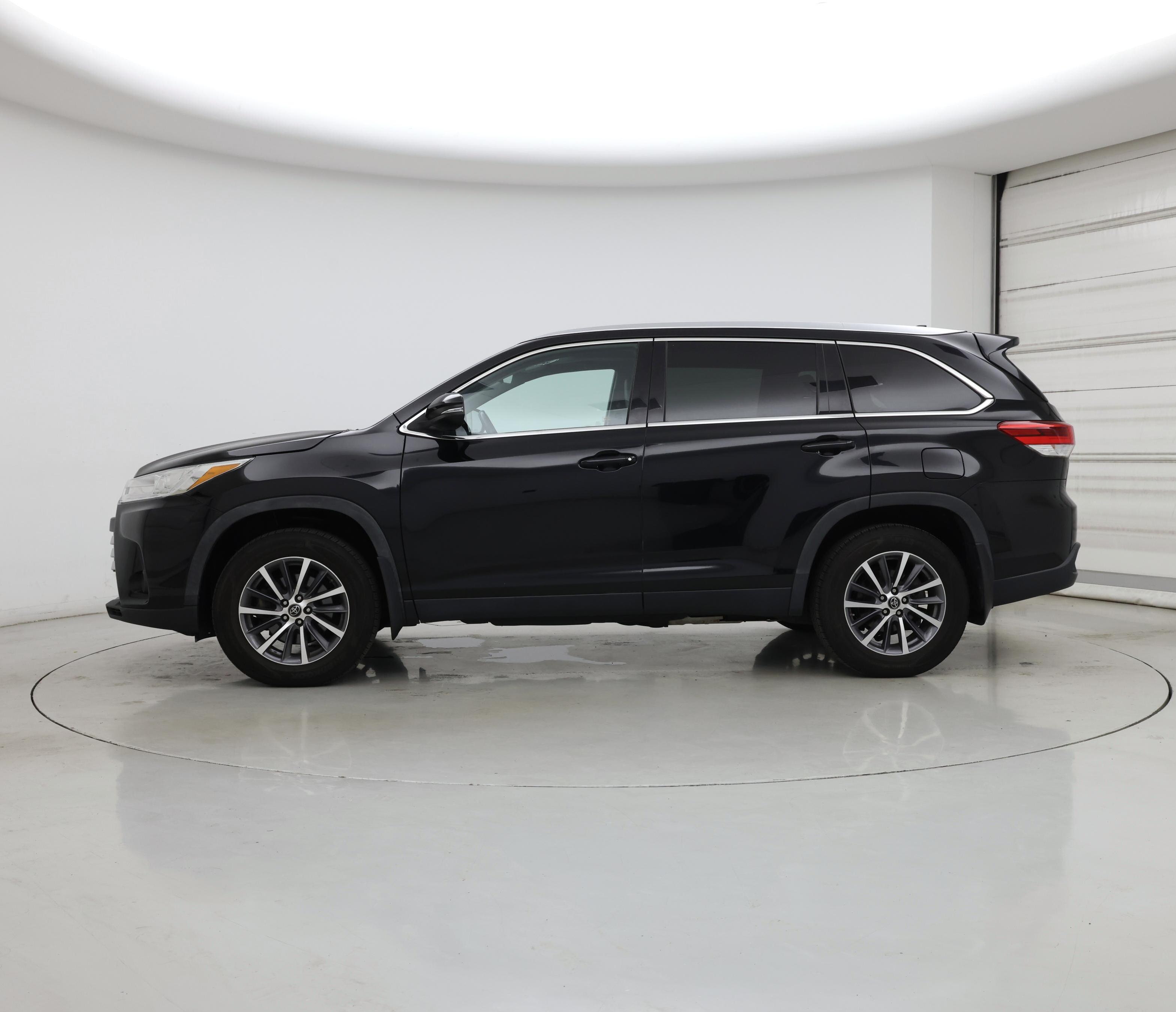 Thumbnail: 2019 Toyota Highlander - 3