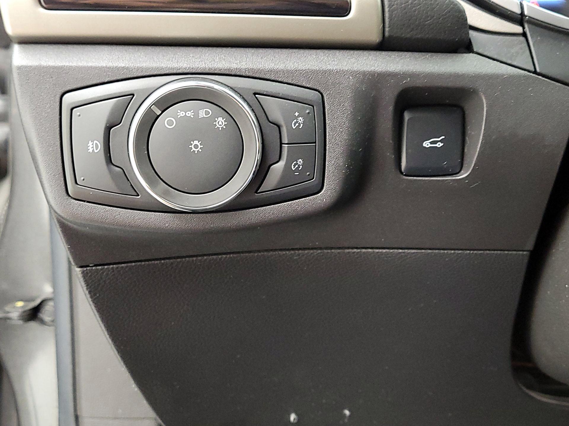 Thumbnail: 2016 Ford Fusion - 13