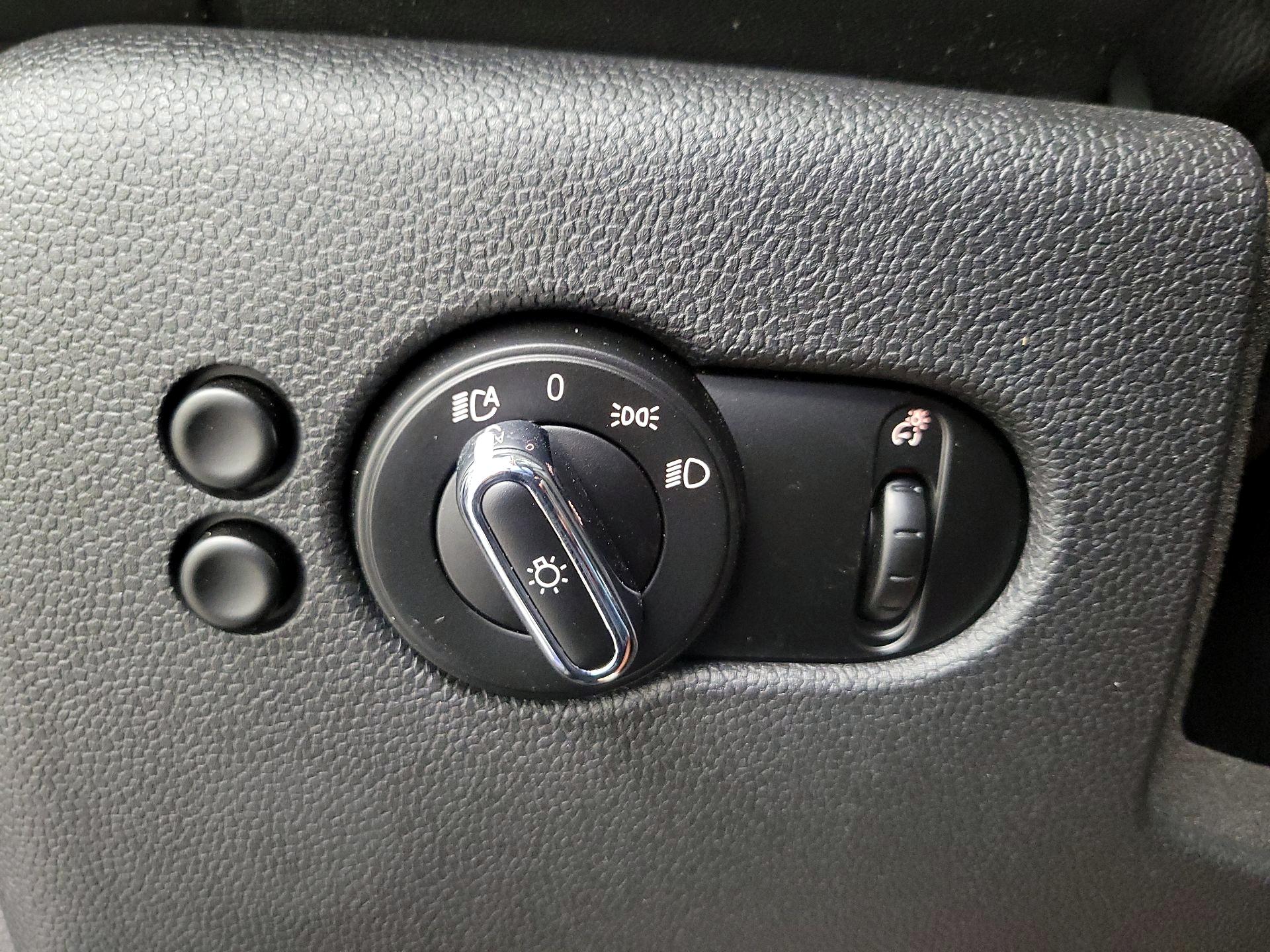 Thumbnail: 2019 MINI Cooper Hardtop - 13