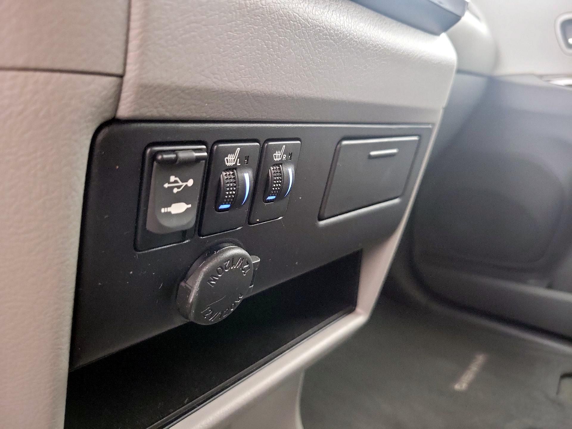 Thumbnail: 2017 Toyota Sienna - 19