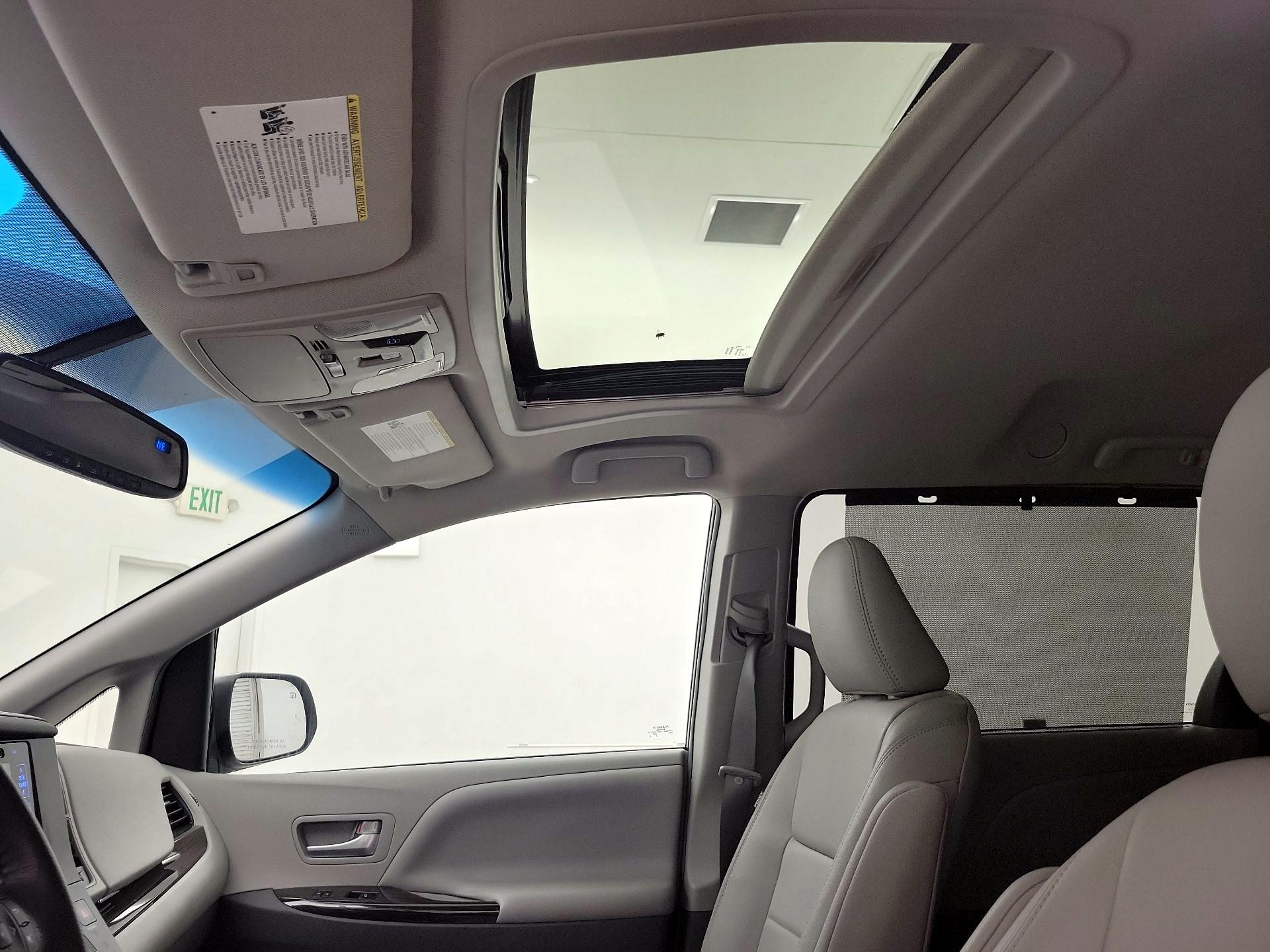 Thumbnail: 2017 Toyota Sienna - 20