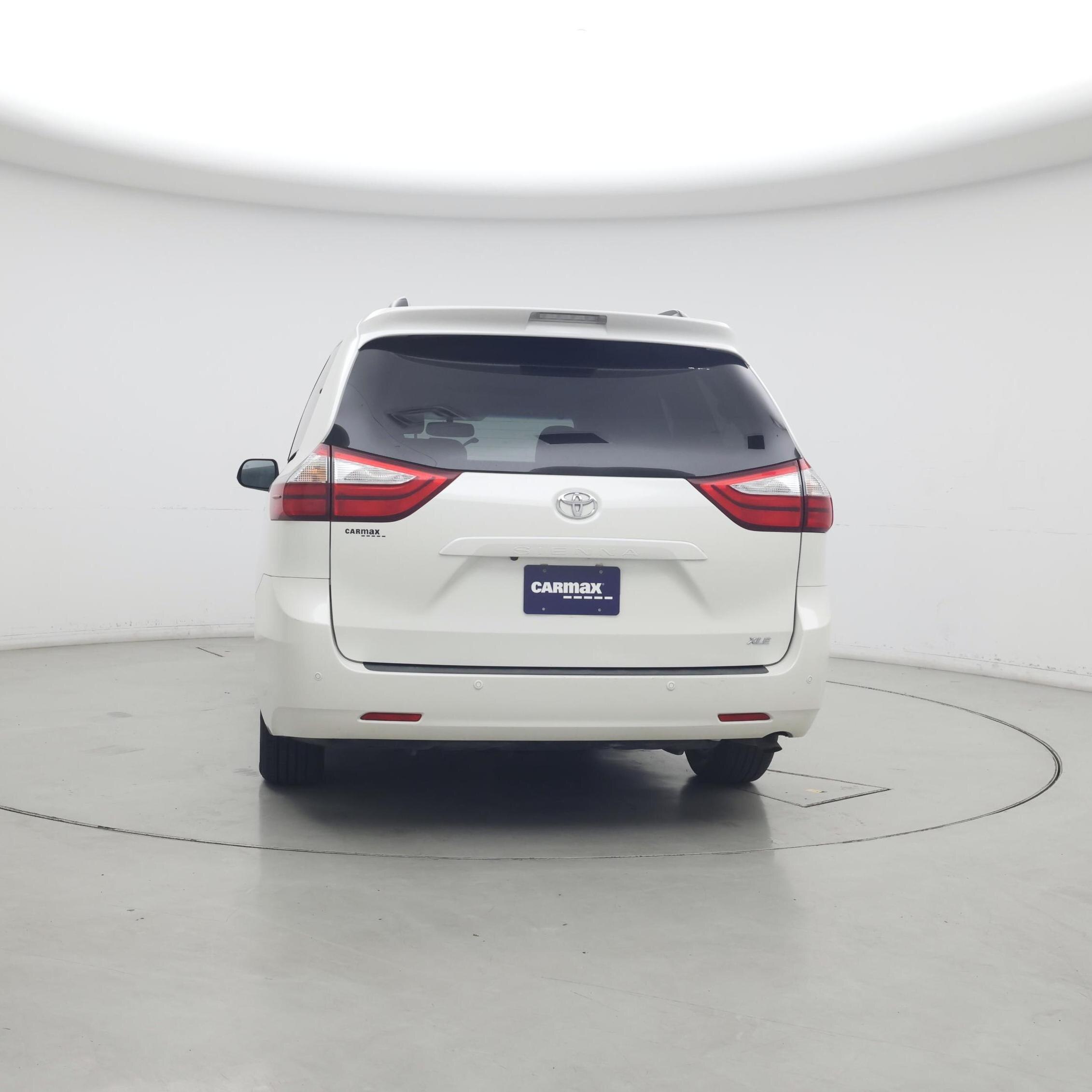 Thumbnail: 2017 Toyota Sienna - 6