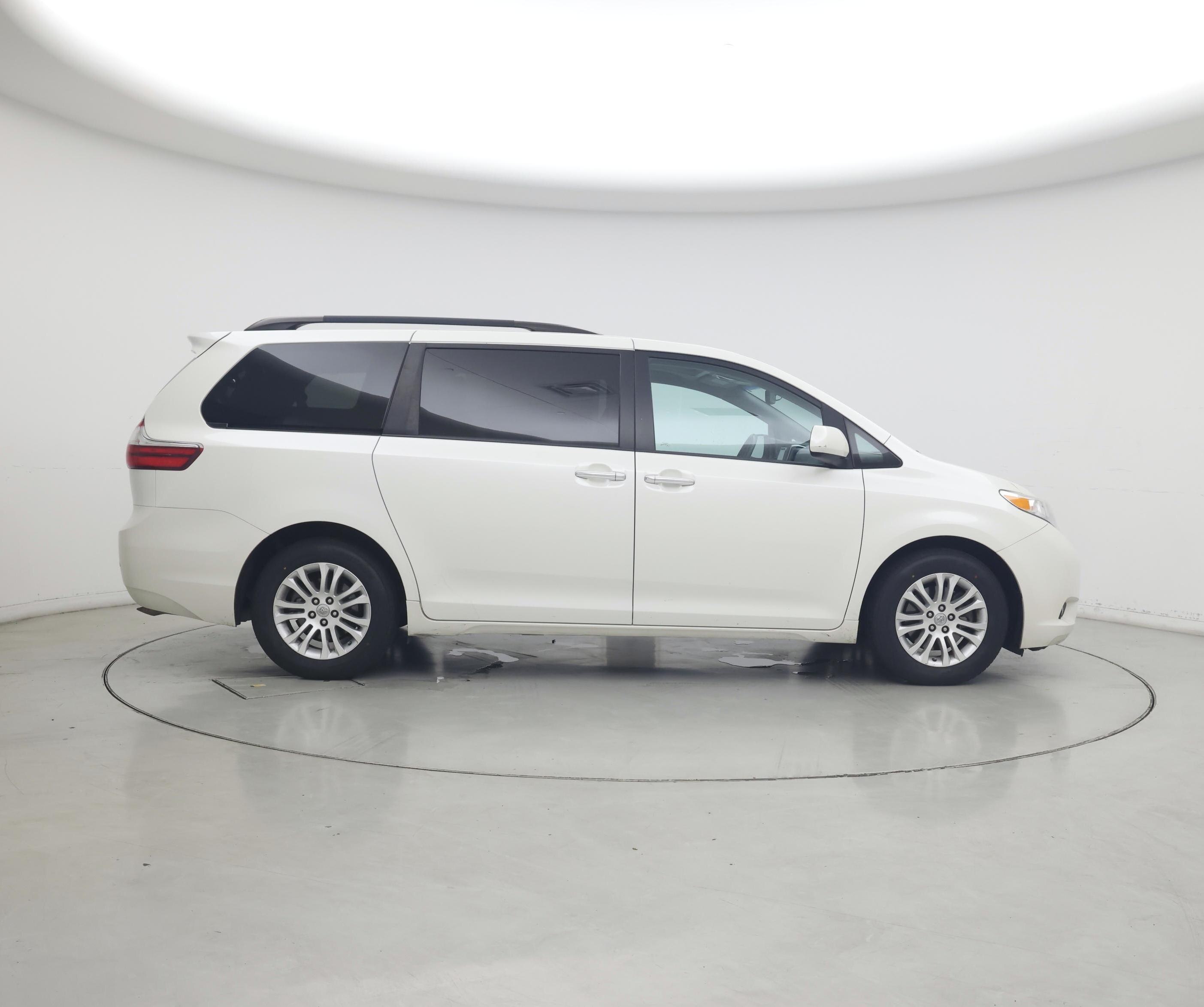 Thumbnail: 2017 Toyota Sienna - 7