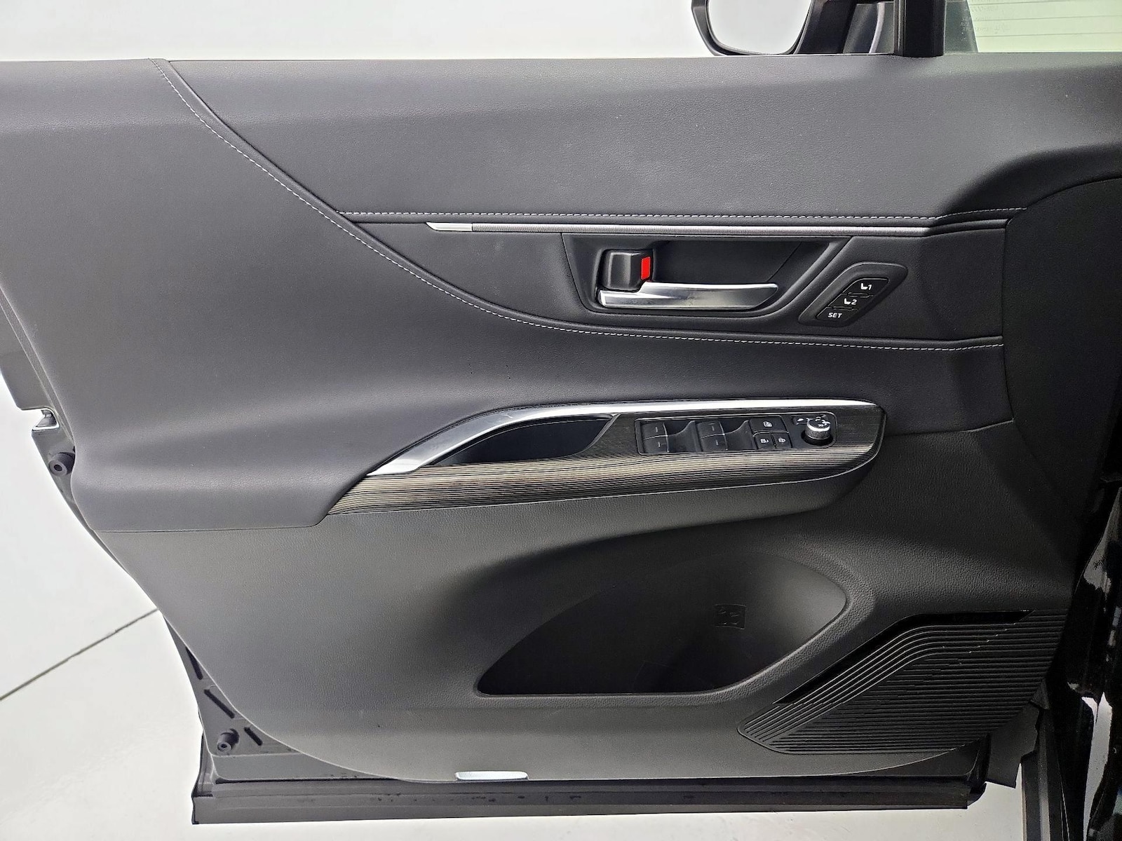 2021 Toyota Venza XLE - Photo 13