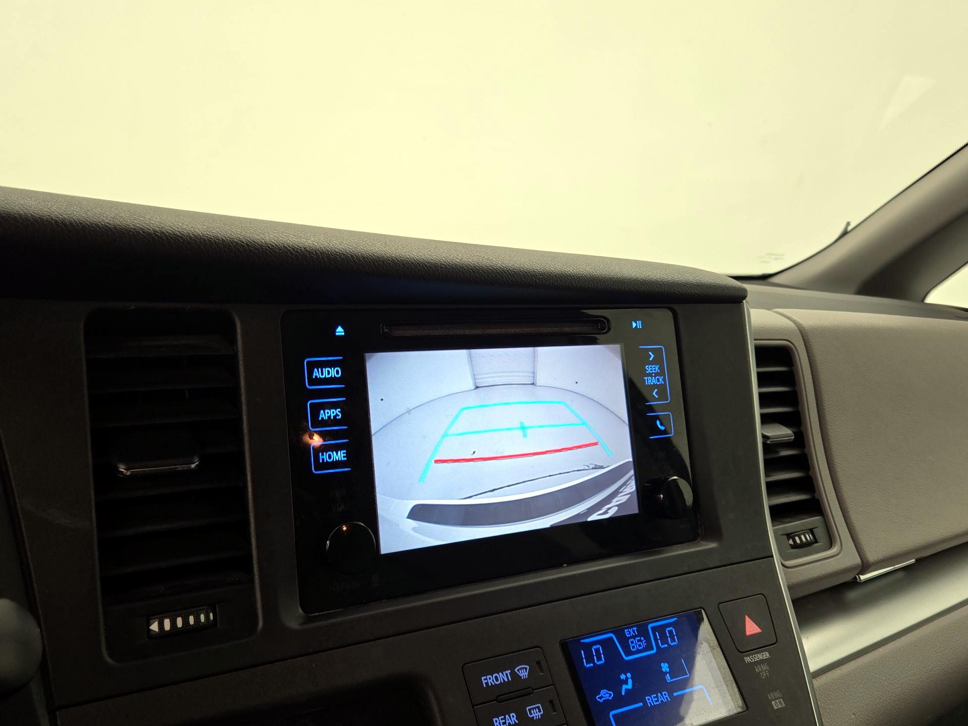 Thumbnail: 2015 Toyota Sienna - 14
