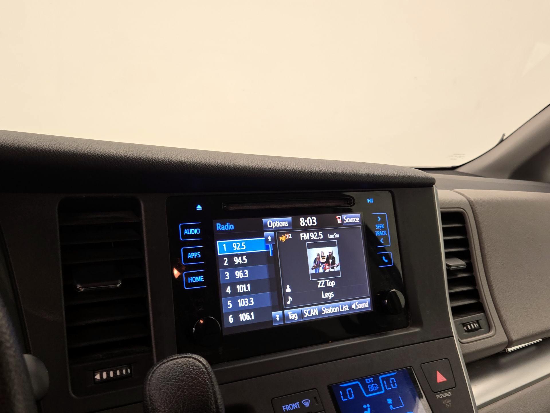 Thumbnail: 2015 Toyota Sienna - 15