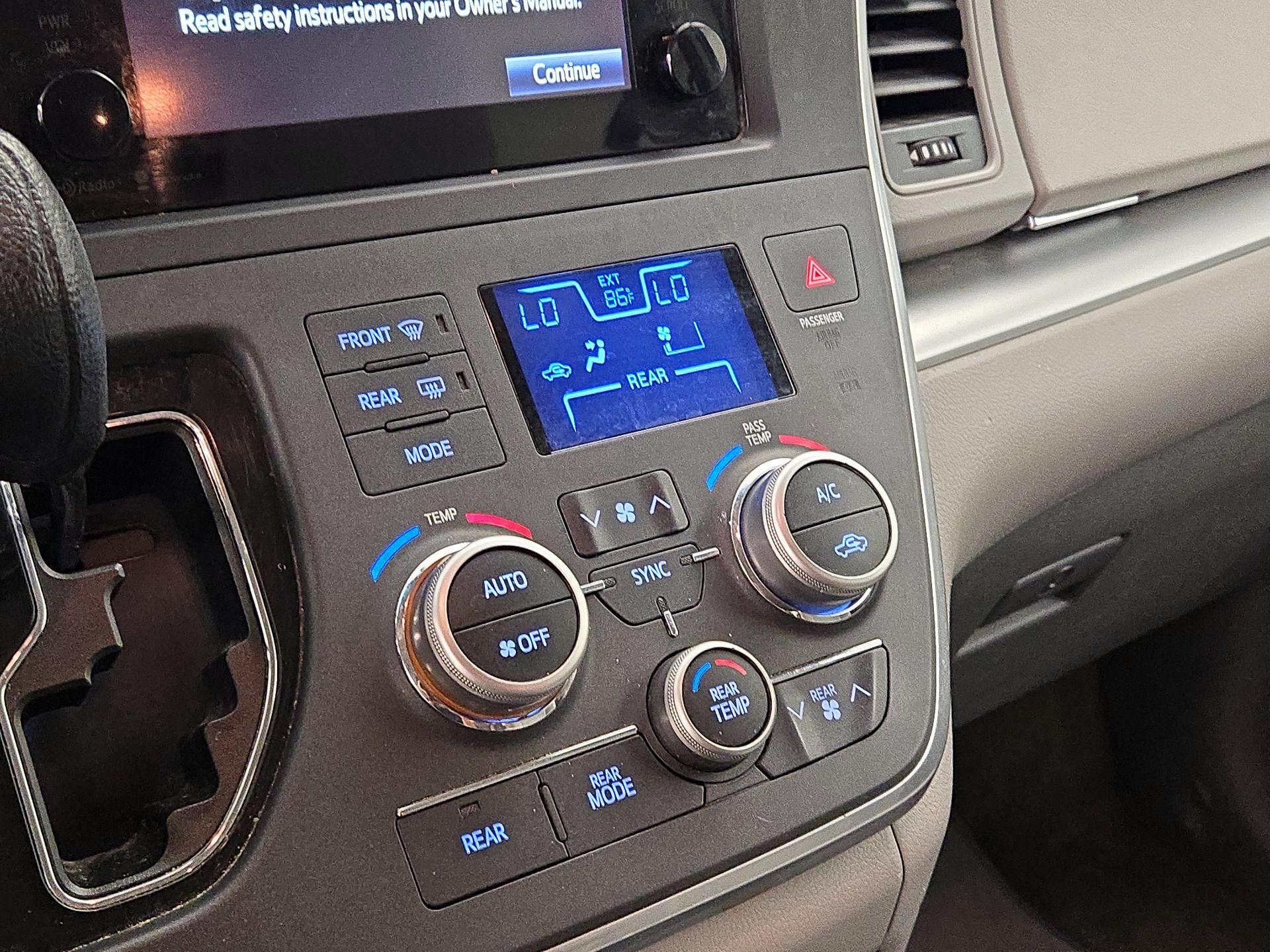 Thumbnail: 2015 Toyota Sienna - 16