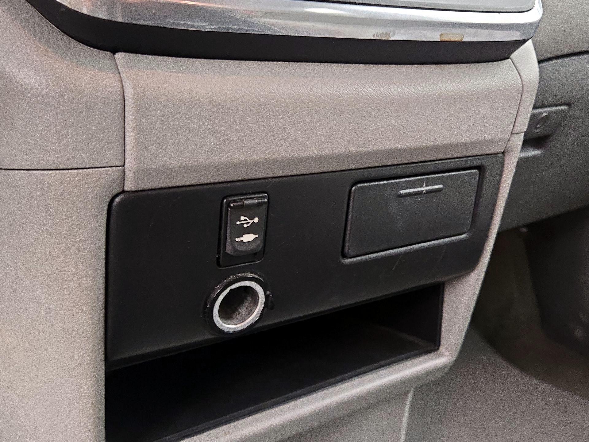 Thumbnail: 2015 Toyota Sienna - 18