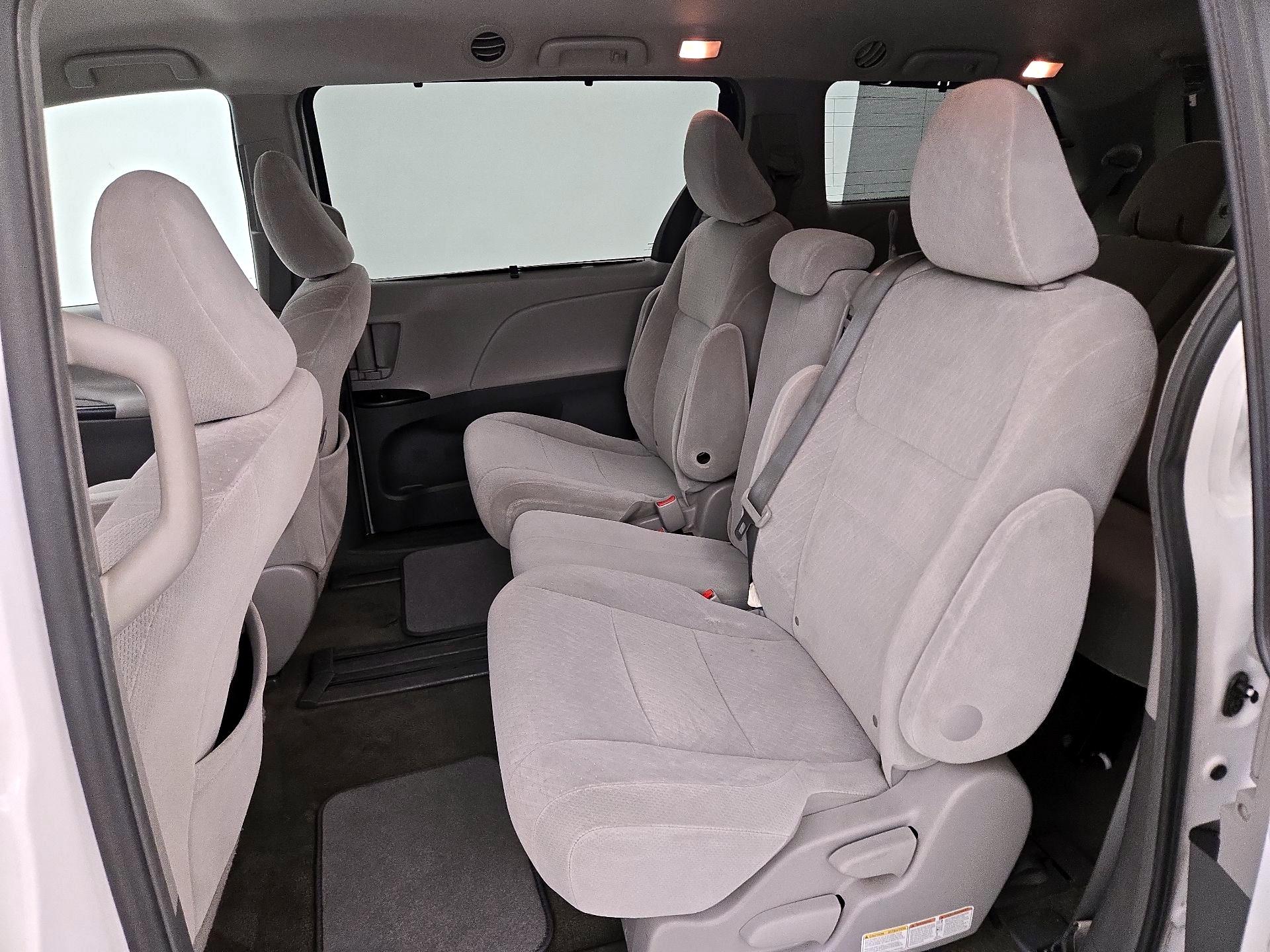 Thumbnail: 2015 Toyota Sienna - 19