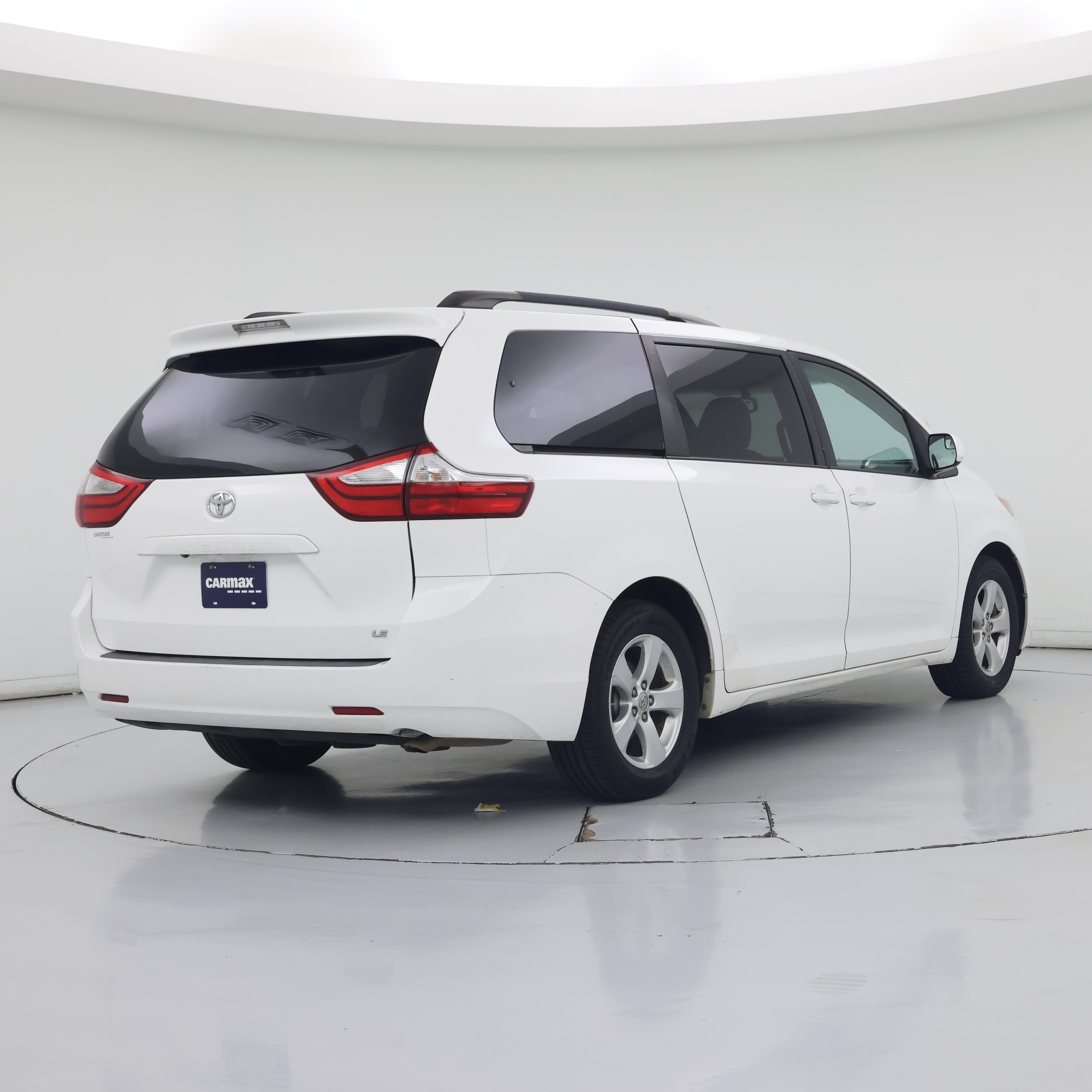 Thumbnail: 2015 Toyota Sienna - 8