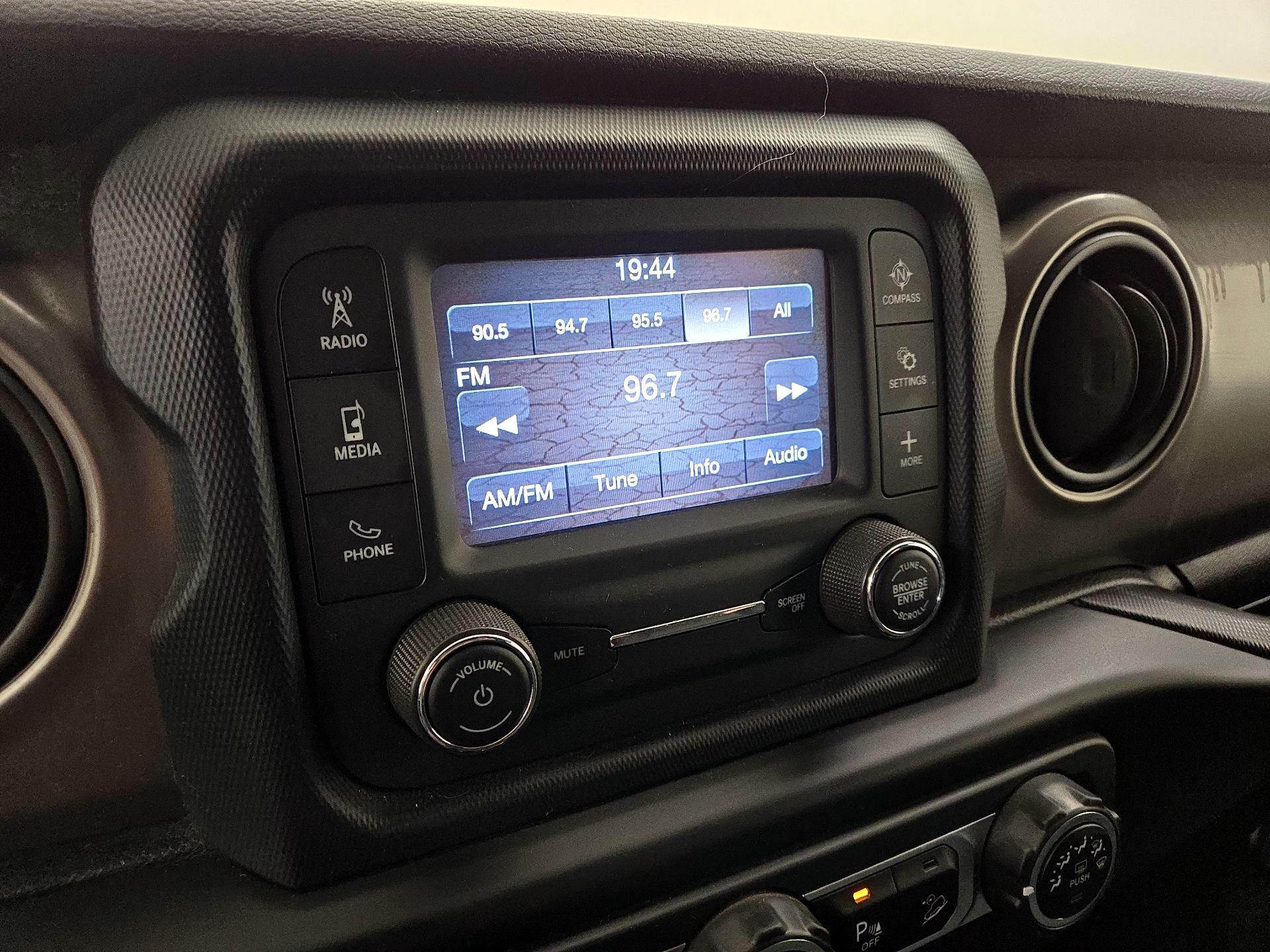 Thumbnail: 2019 Jeep Wrangler - 15