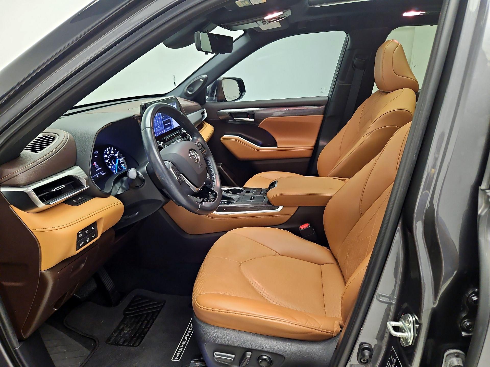 Thumbnail: 2021 Toyota Highlander - 11