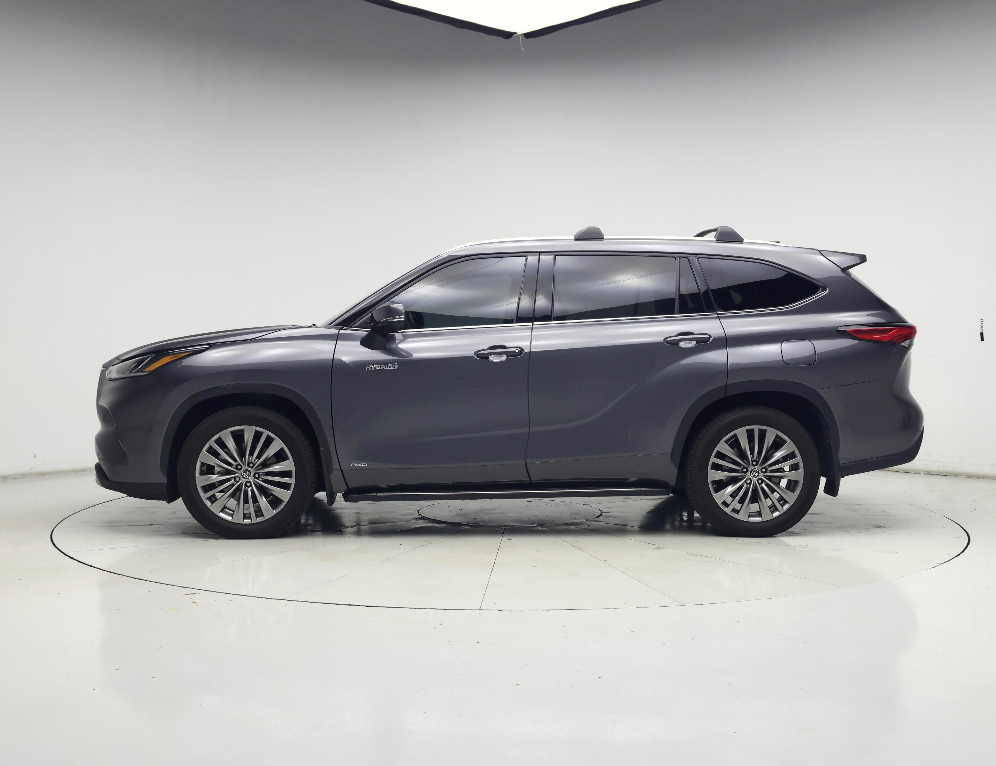Thumbnail: 2021 Toyota Highlander - 3