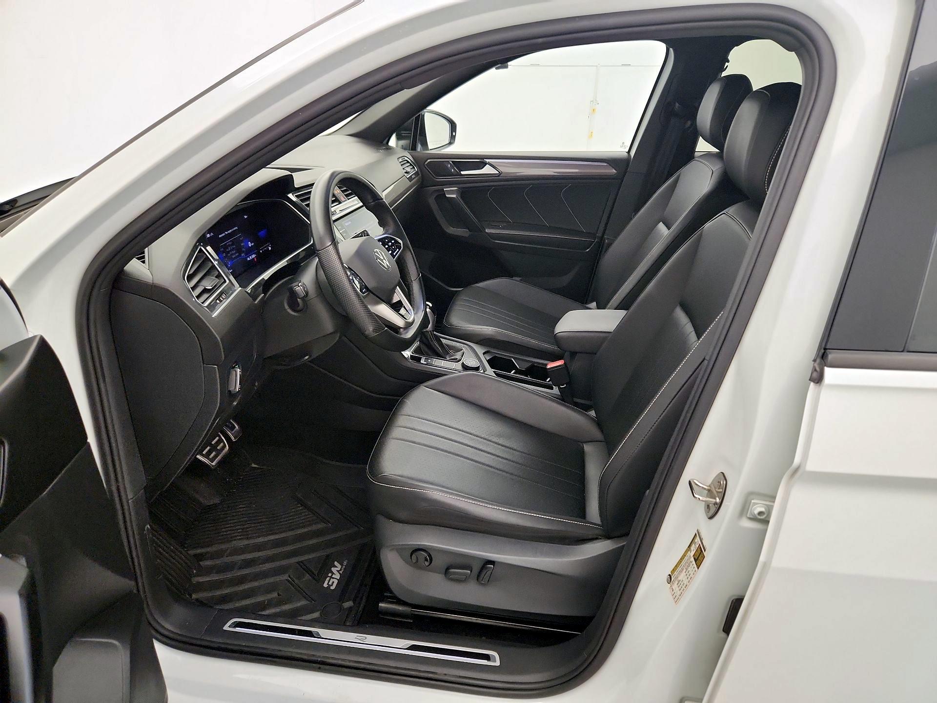 Thumbnail: 2023 Volkswagen Tiguan - 11