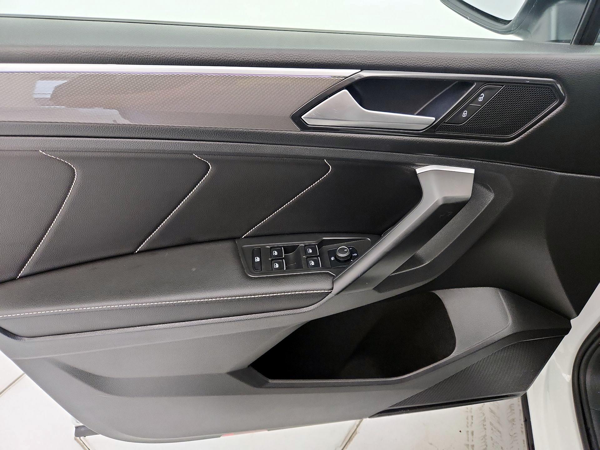 Thumbnail: 2023 Volkswagen Tiguan - 12
