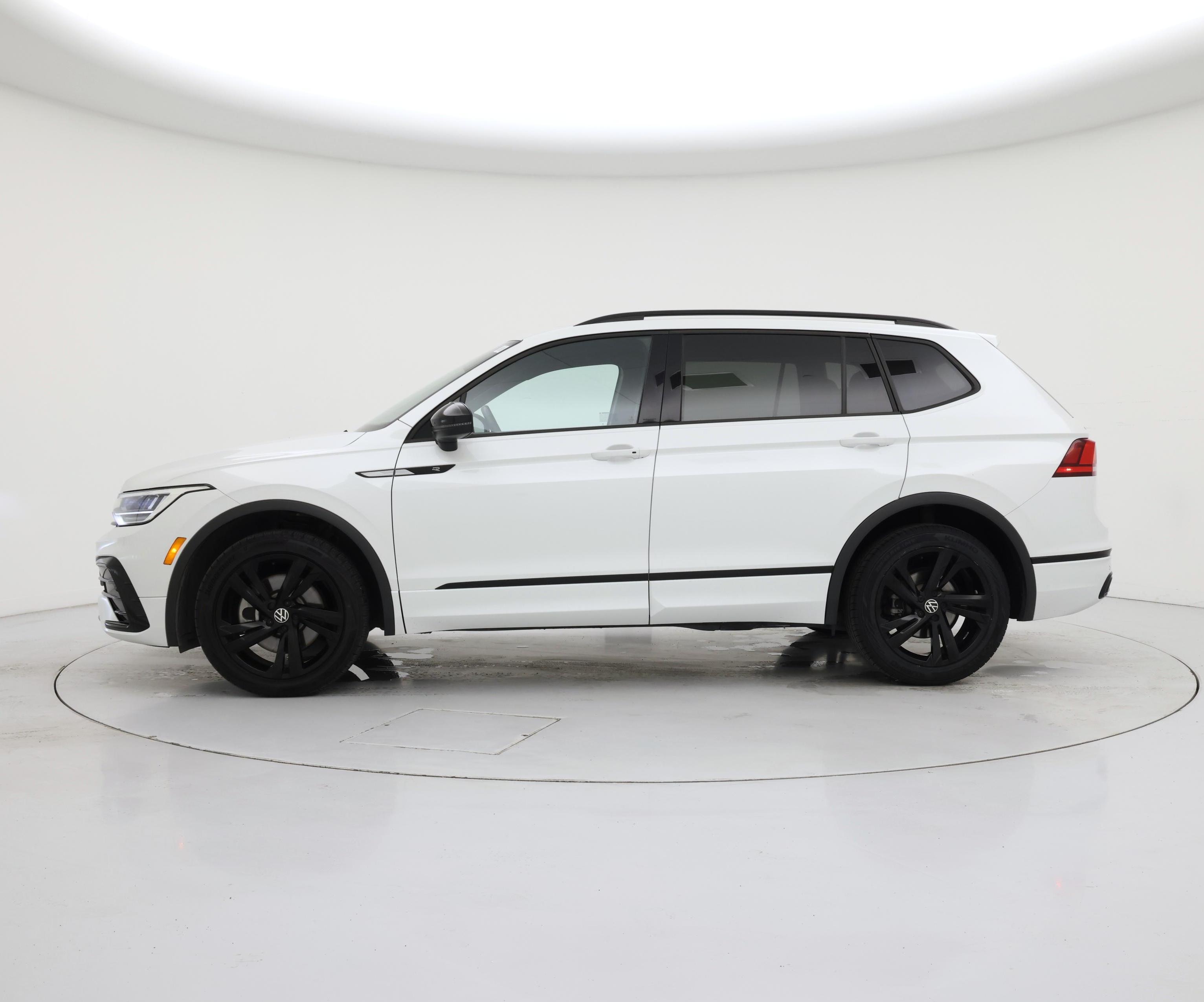 Thumbnail: 2023 Volkswagen Tiguan - 3