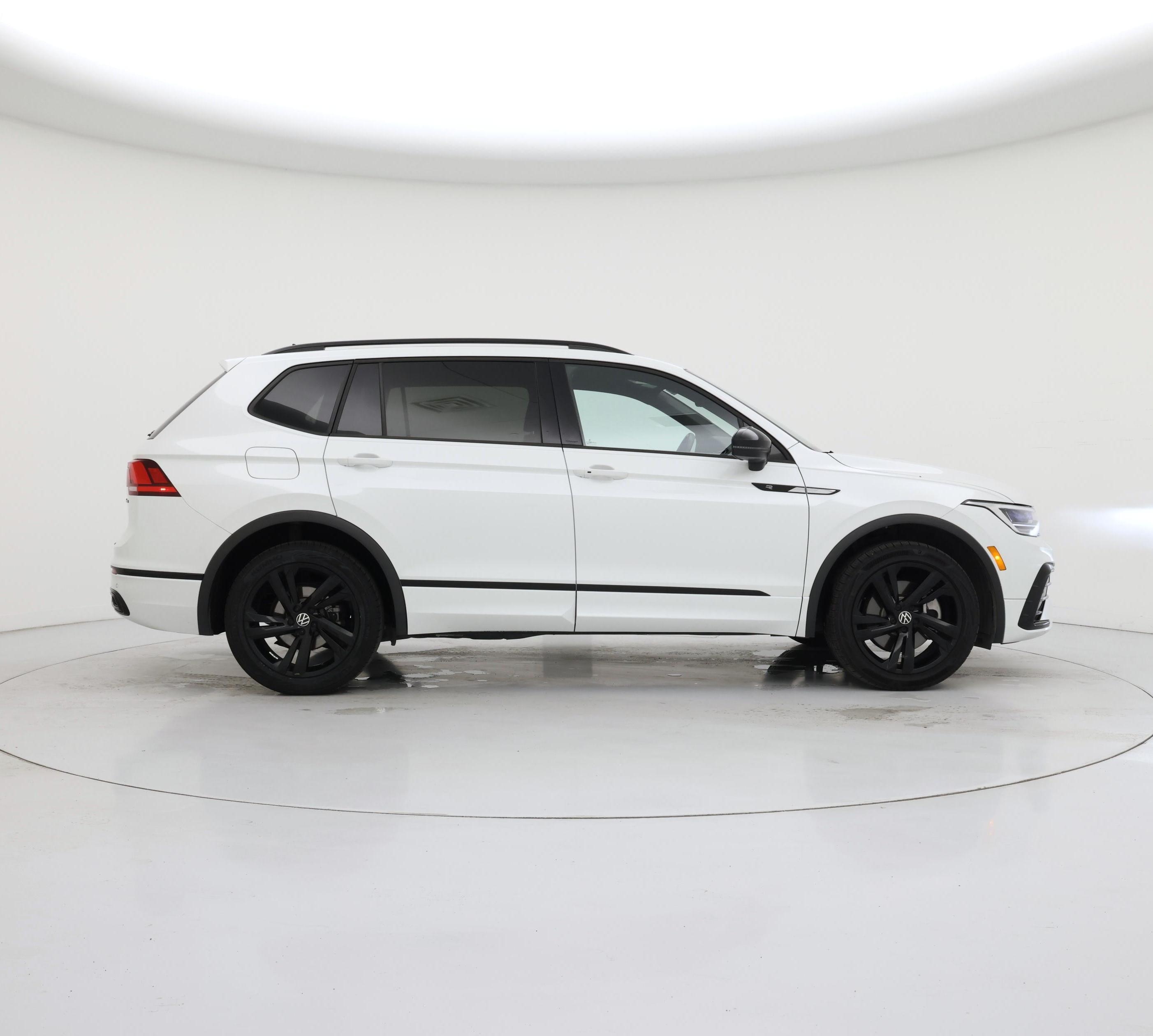 Thumbnail: 2023 Volkswagen Tiguan - 7