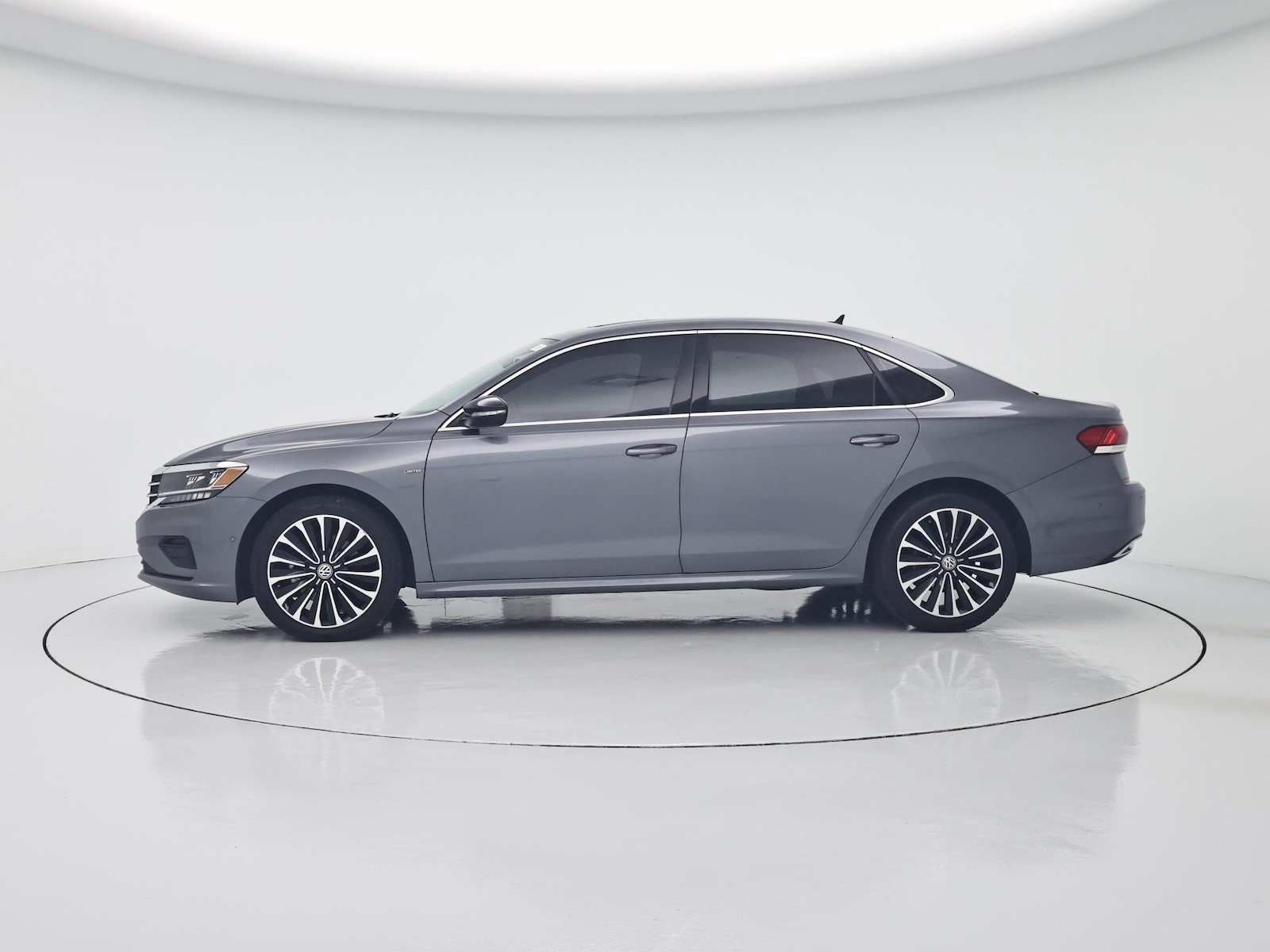2022 Volkswagen Passat Limited Edition - Photo 4