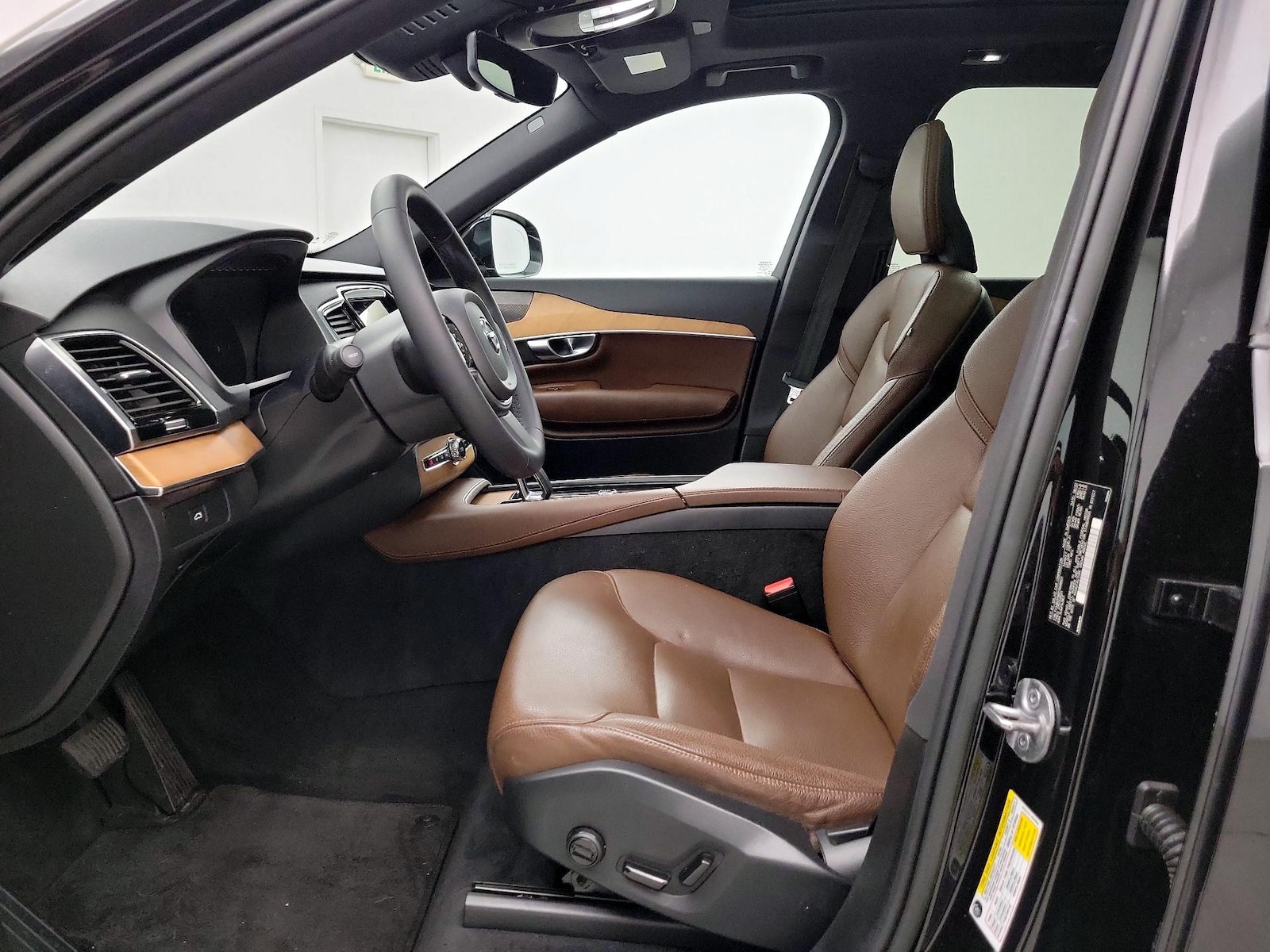 2023 Volvo XC90 Plus - Photo 12