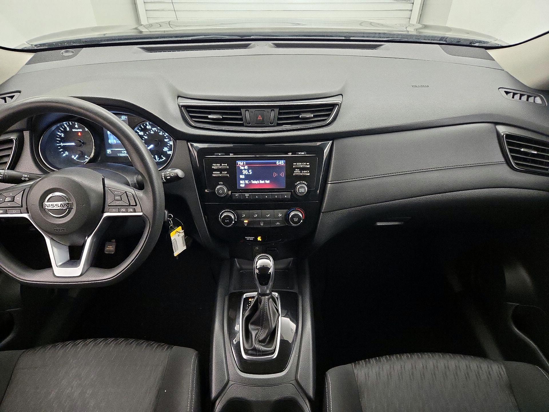 Thumbnail: 2017 Nissan Rogue - 9
