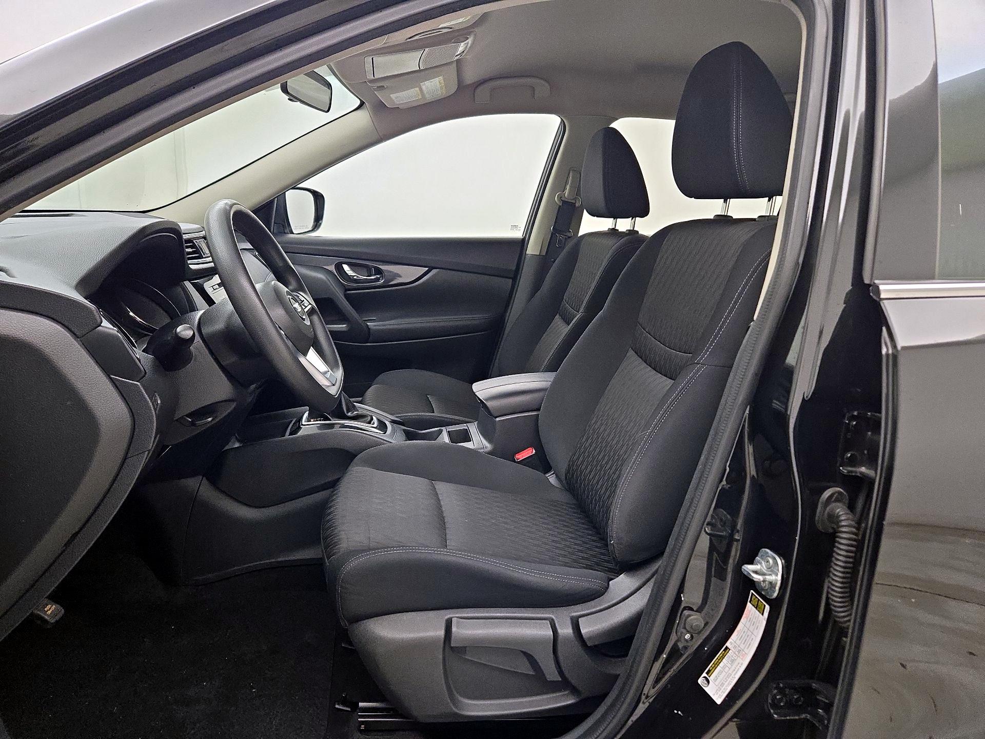 Thumbnail: 2017 Nissan Rogue - 11