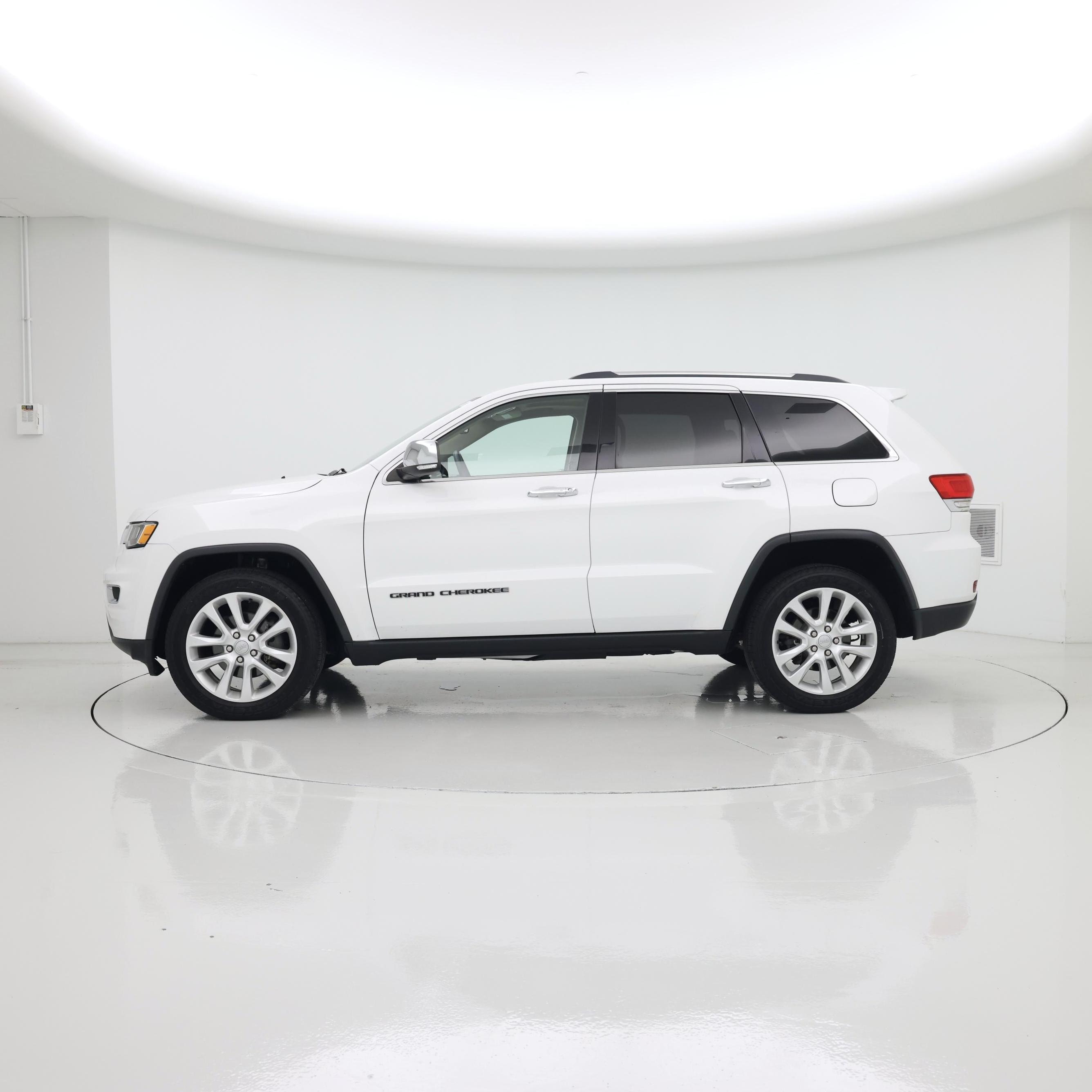 Thumbnail: 2017 Jeep Grand Cherokee - 3