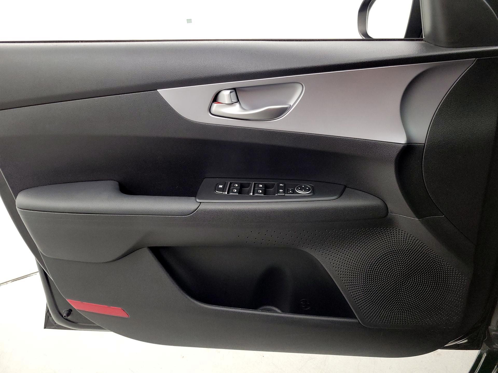 Thumbnail: 2023 Kia Forte - 12