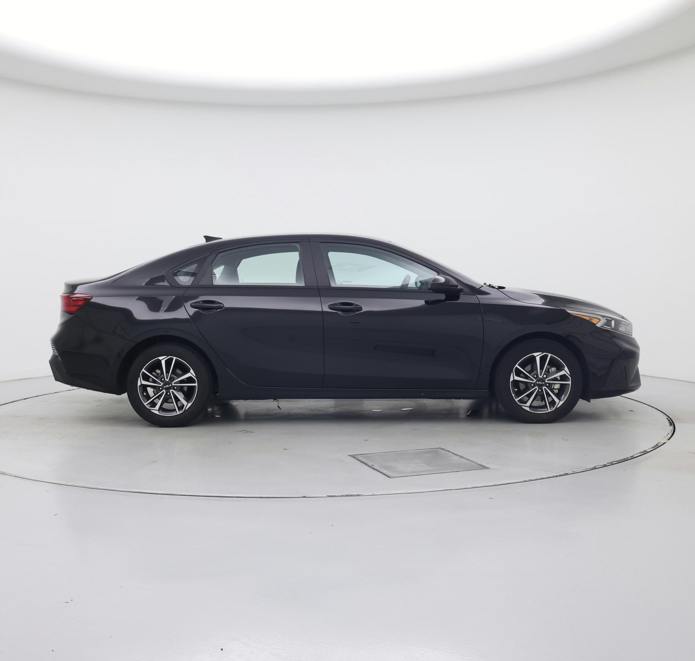 Thumbnail: 2023 Kia Forte - 7