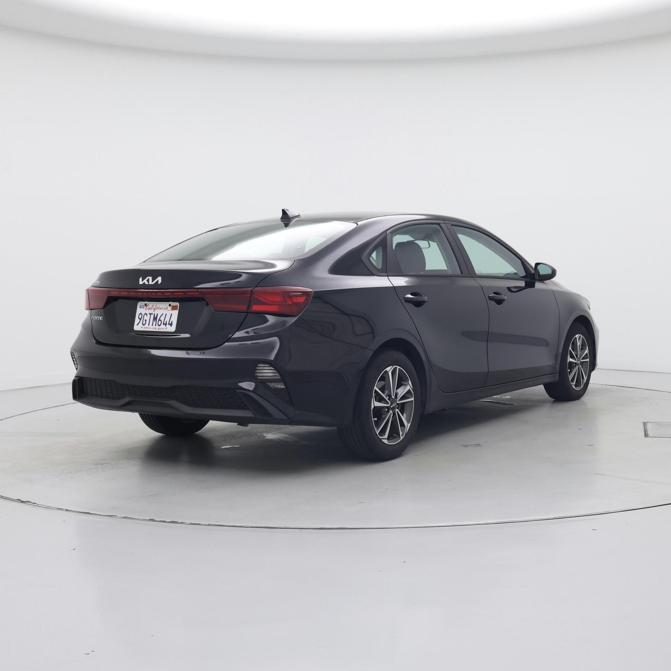 Thumbnail: 2023 Kia Forte - 8