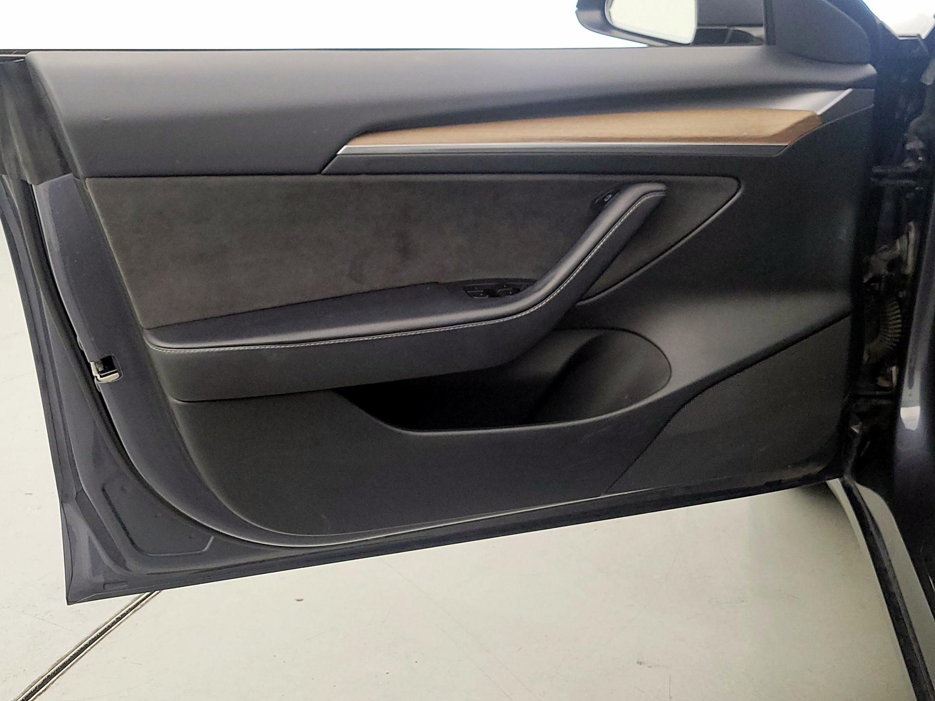 Thumbnail: 2023 Tesla Model 3 - 12