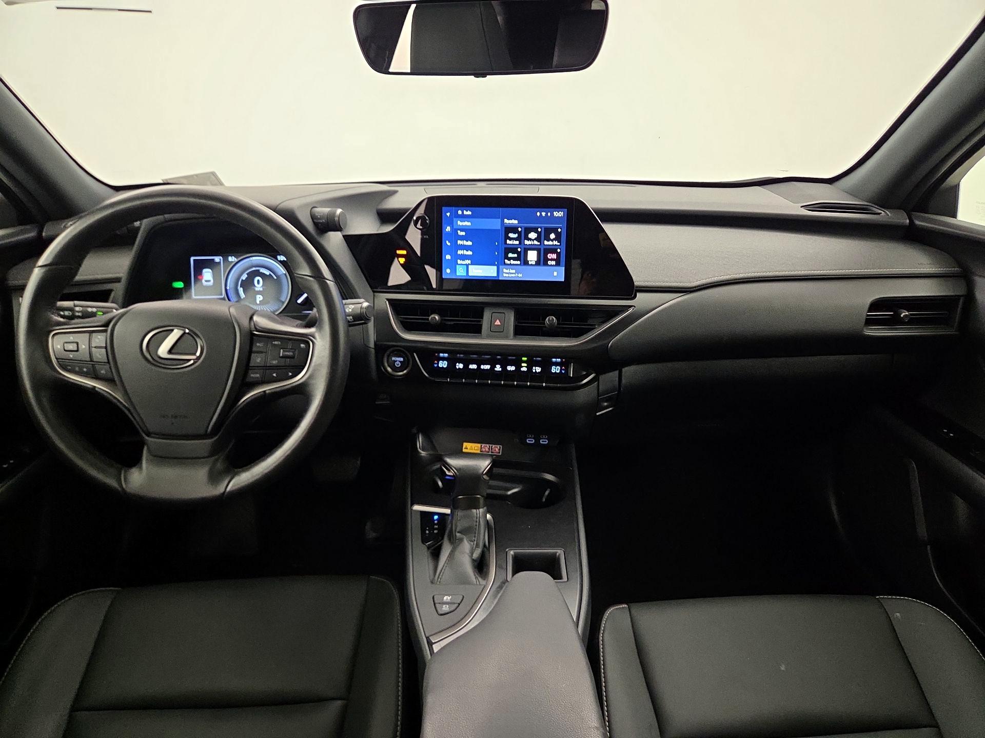 Thumbnail: 2023 Lexus UX - 9