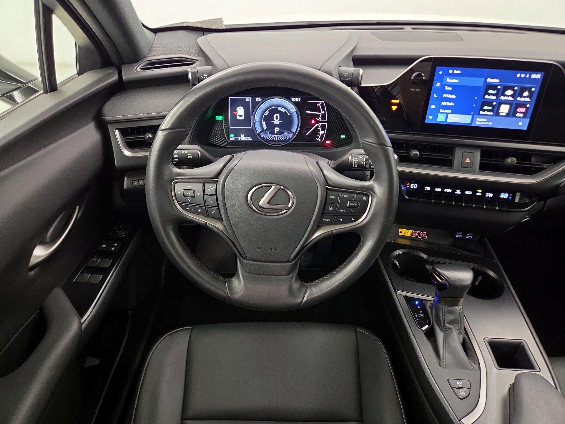 Thumbnail: 2023 Lexus UX - 10