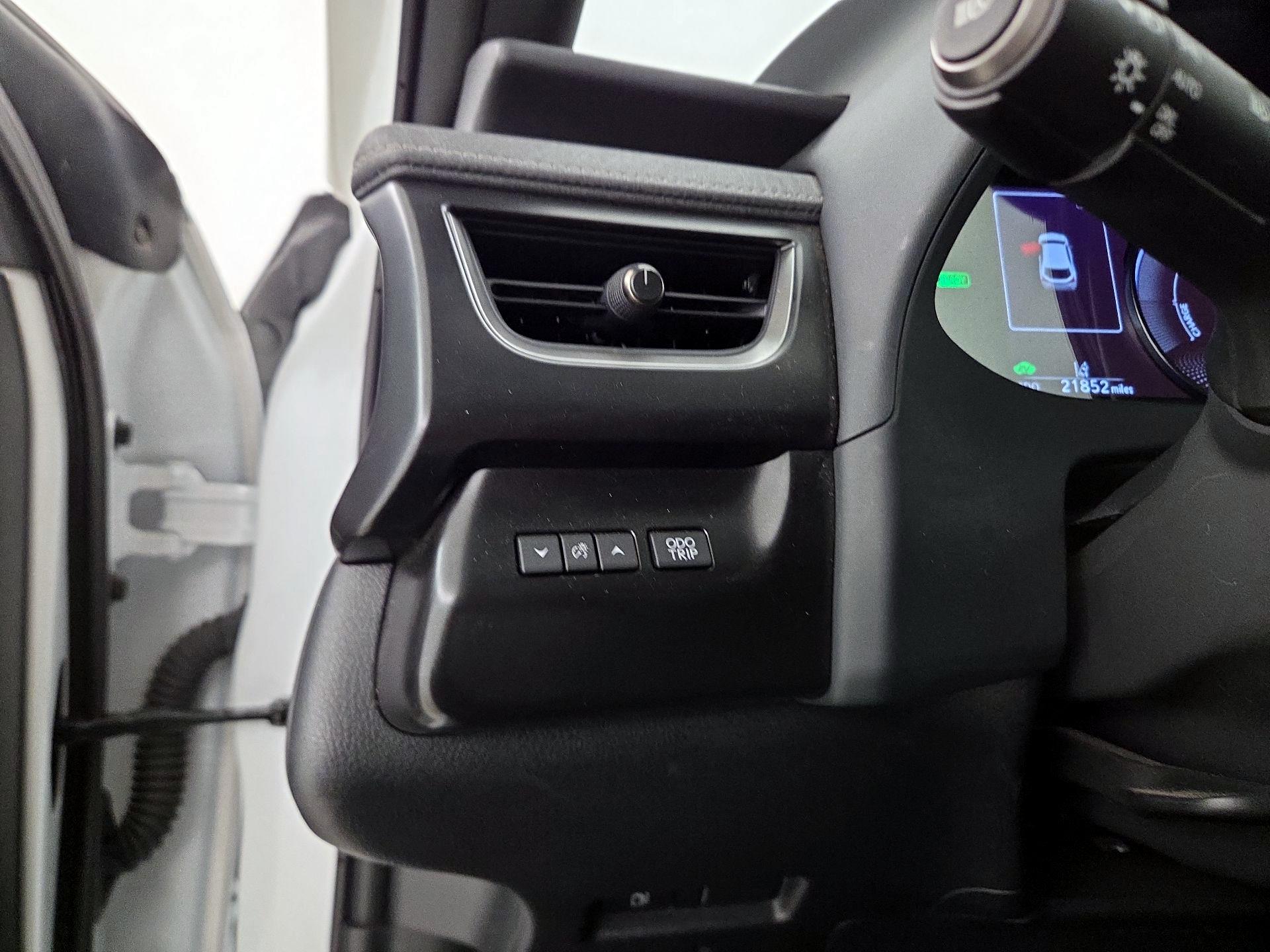 Thumbnail: 2023 Lexus UX - 13