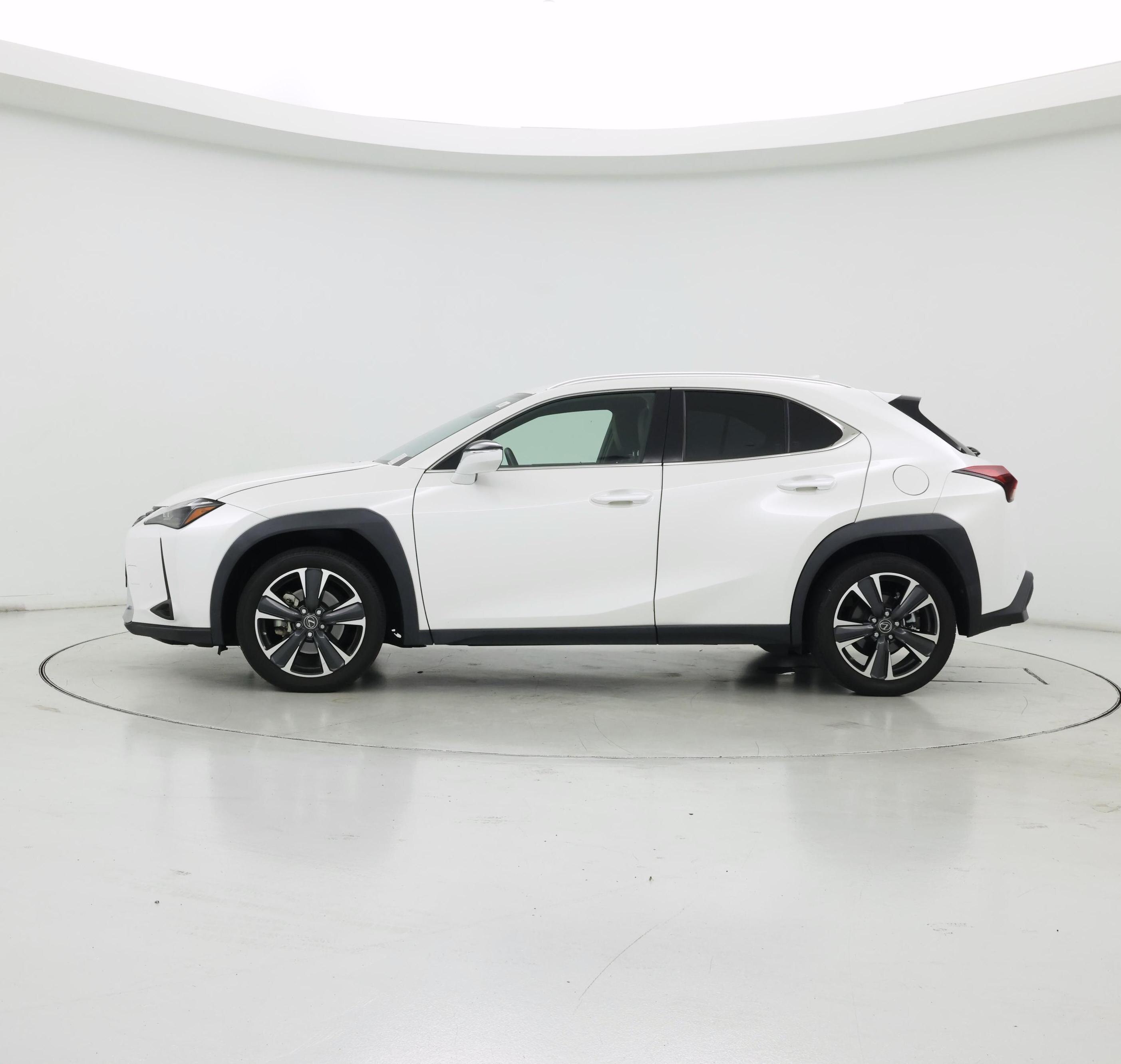 Thumbnail: 2023 Lexus UX - 3