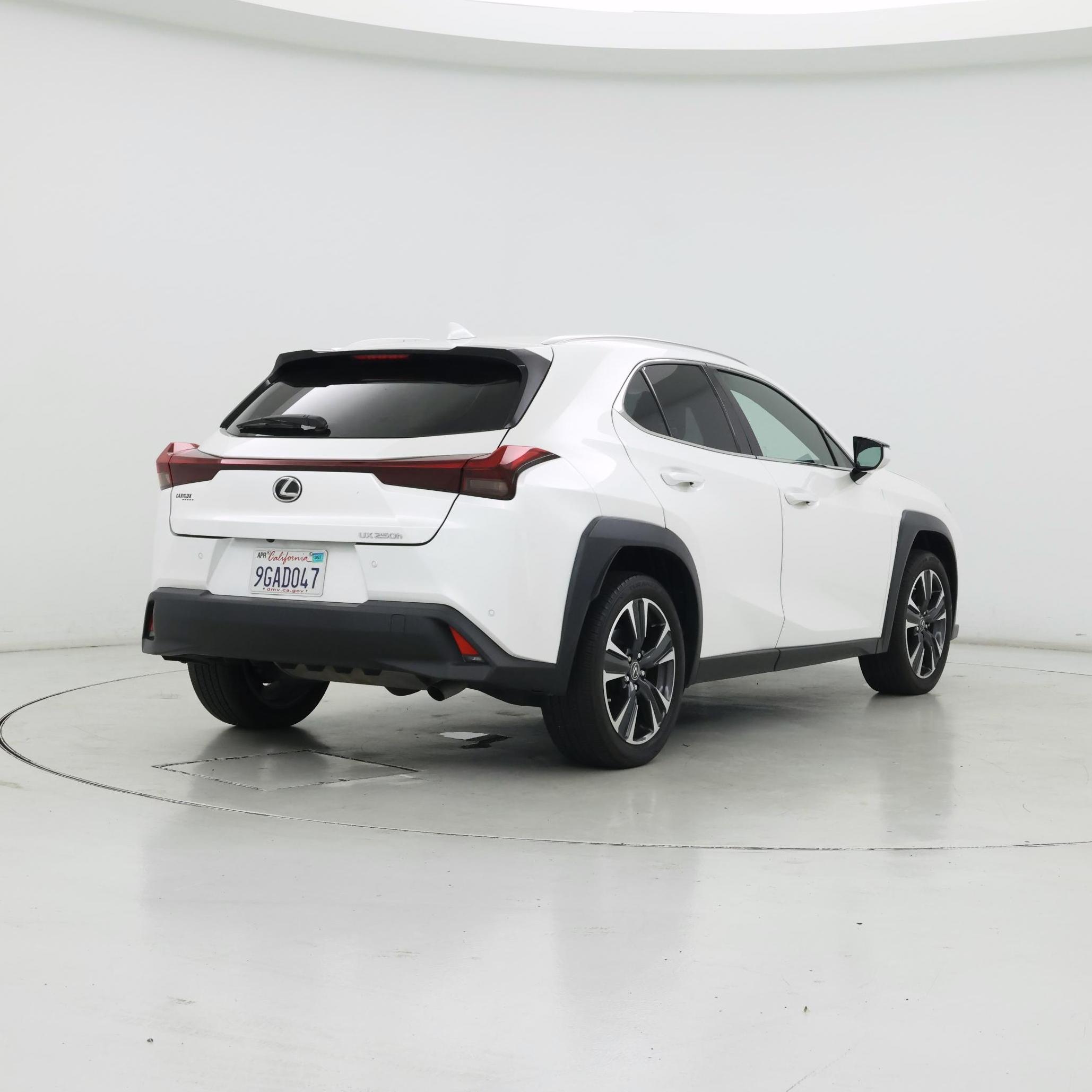 Thumbnail: 2023 Lexus UX - 8