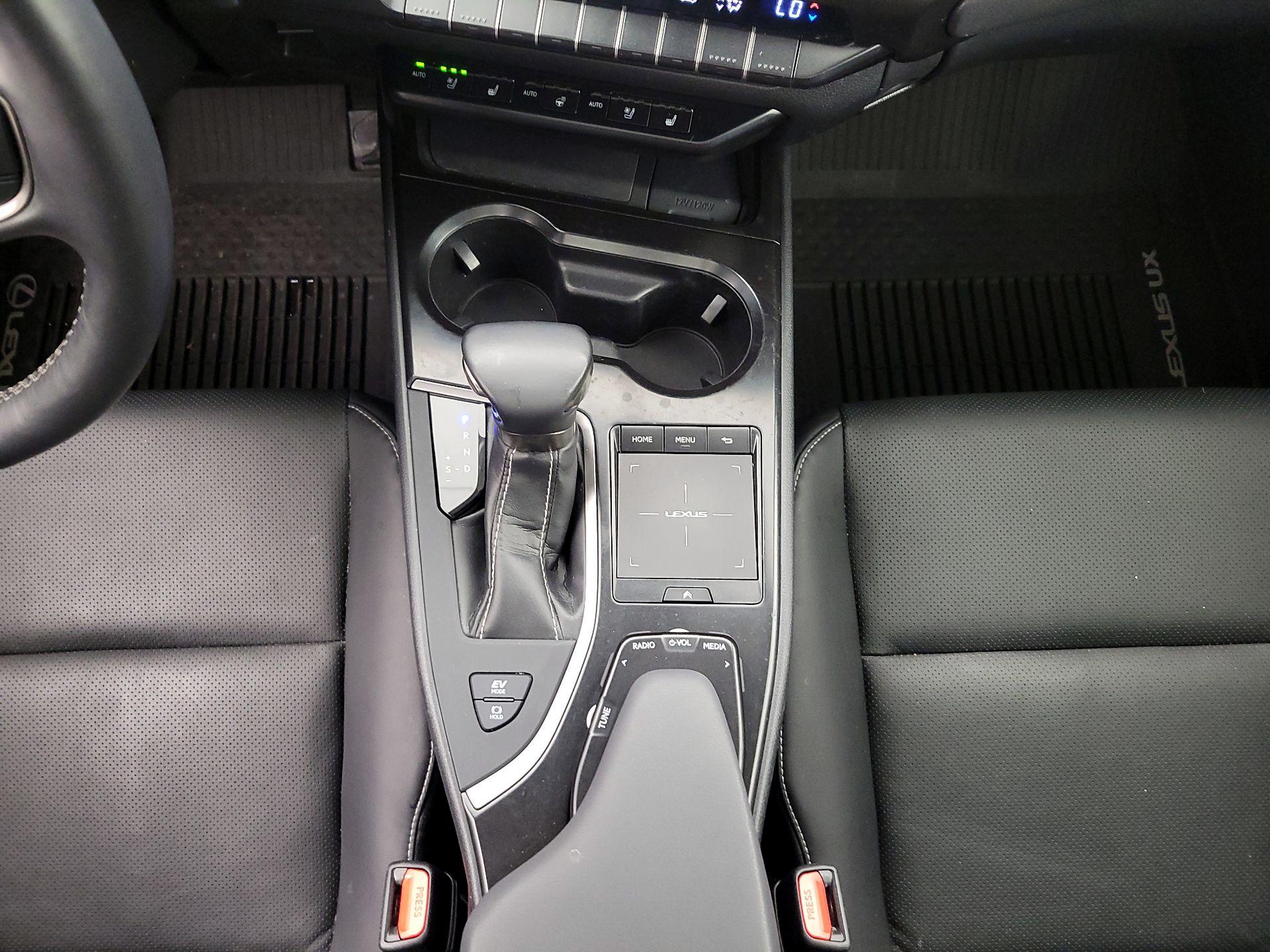 Thumbnail: 2019 Lexus UX - 17