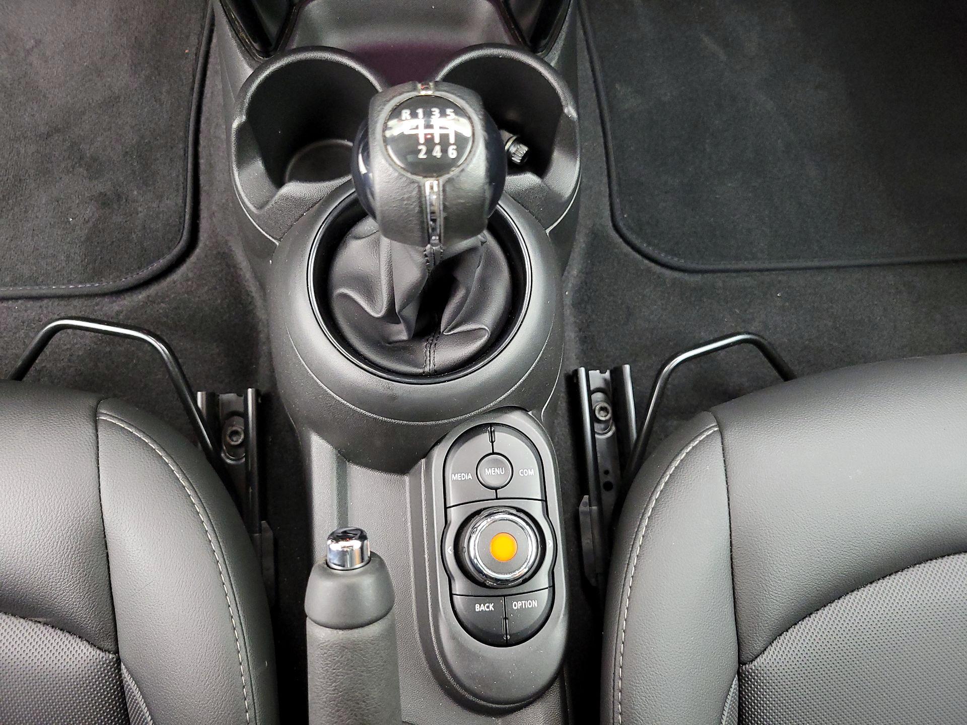 Thumbnail: 2019 MINI Cooper Hardtop - 17