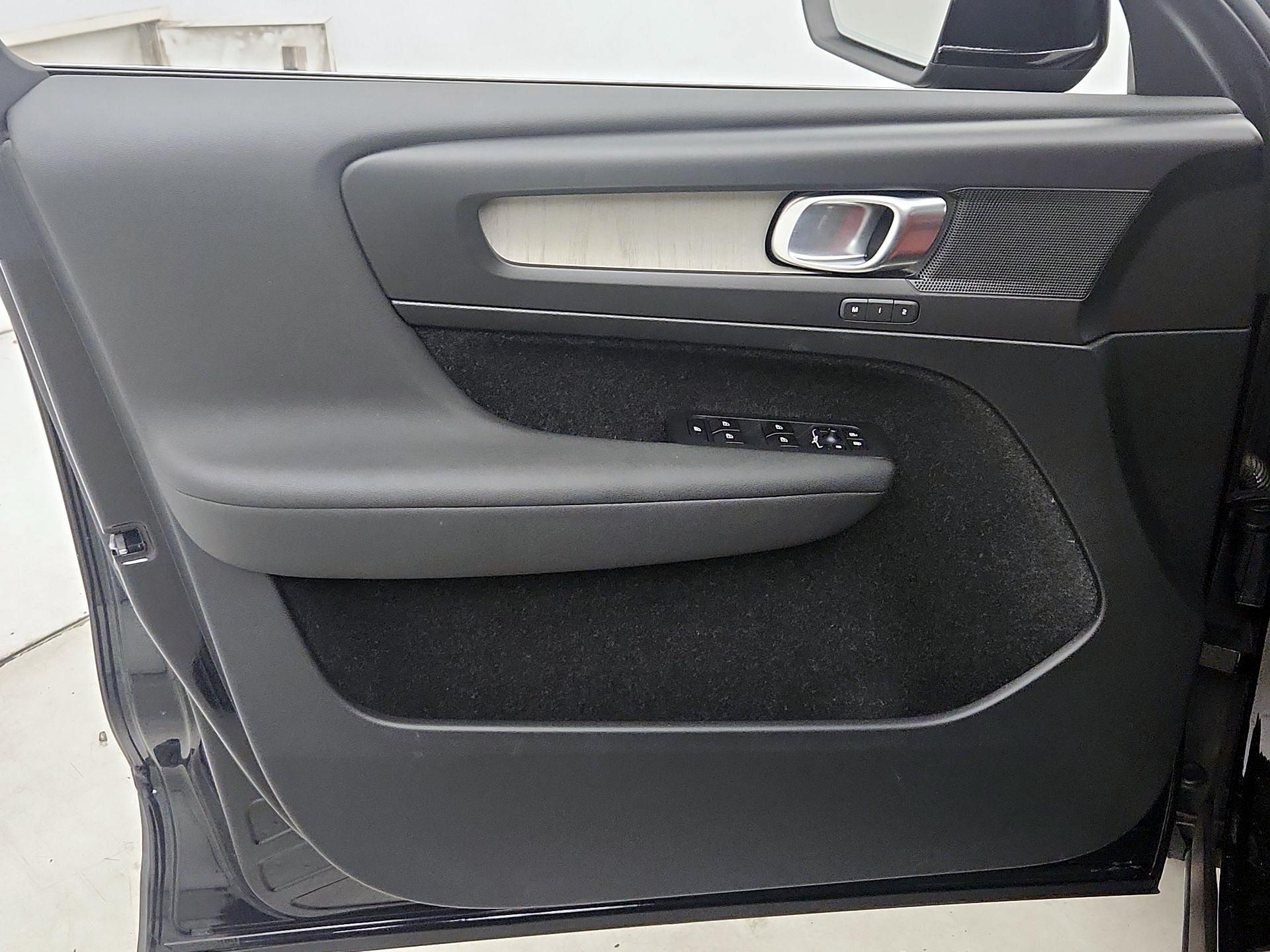 Thumbnail: 2019 Volvo XC40 - 12