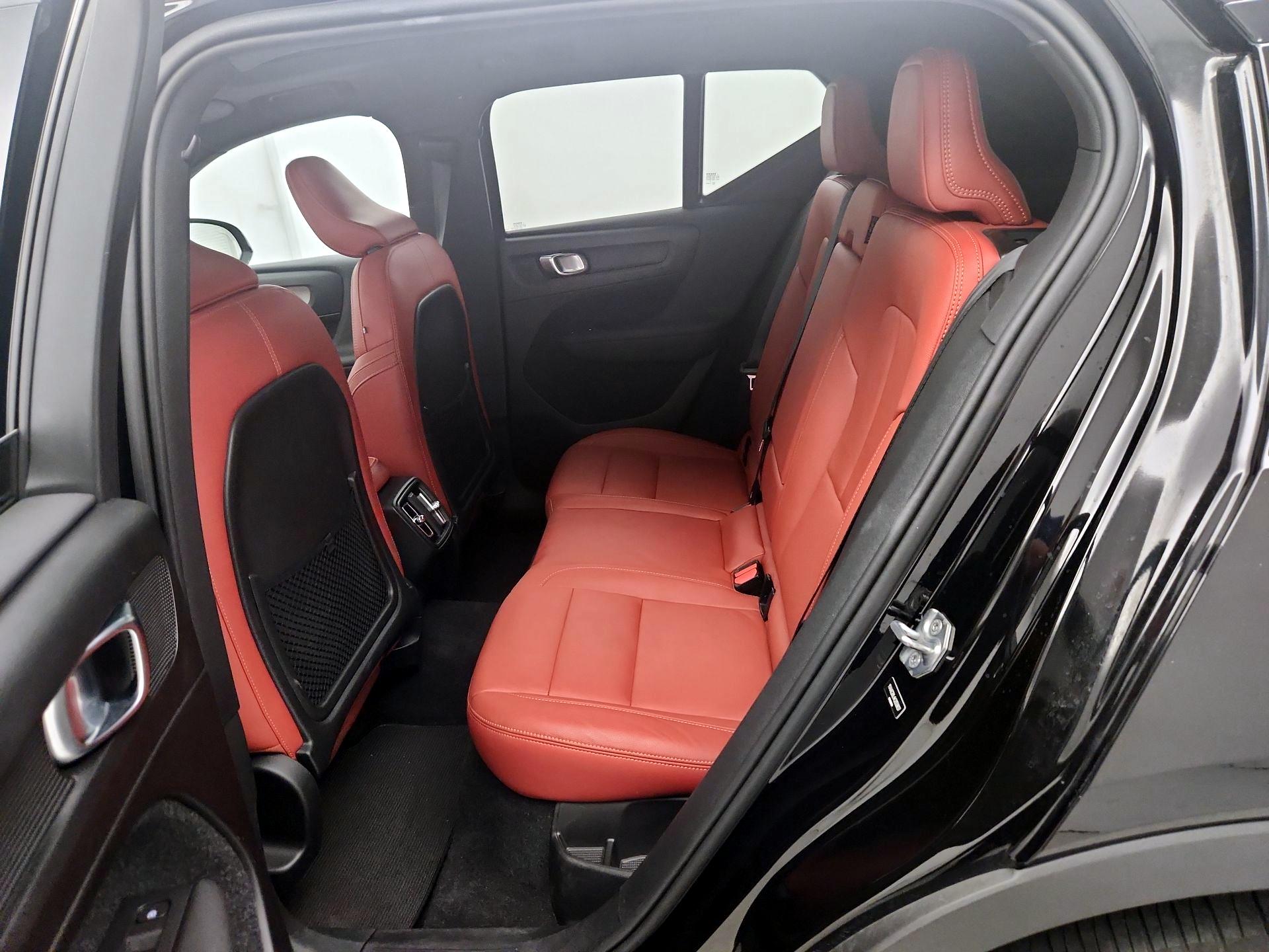 Thumbnail: 2019 Volvo XC40 - 19