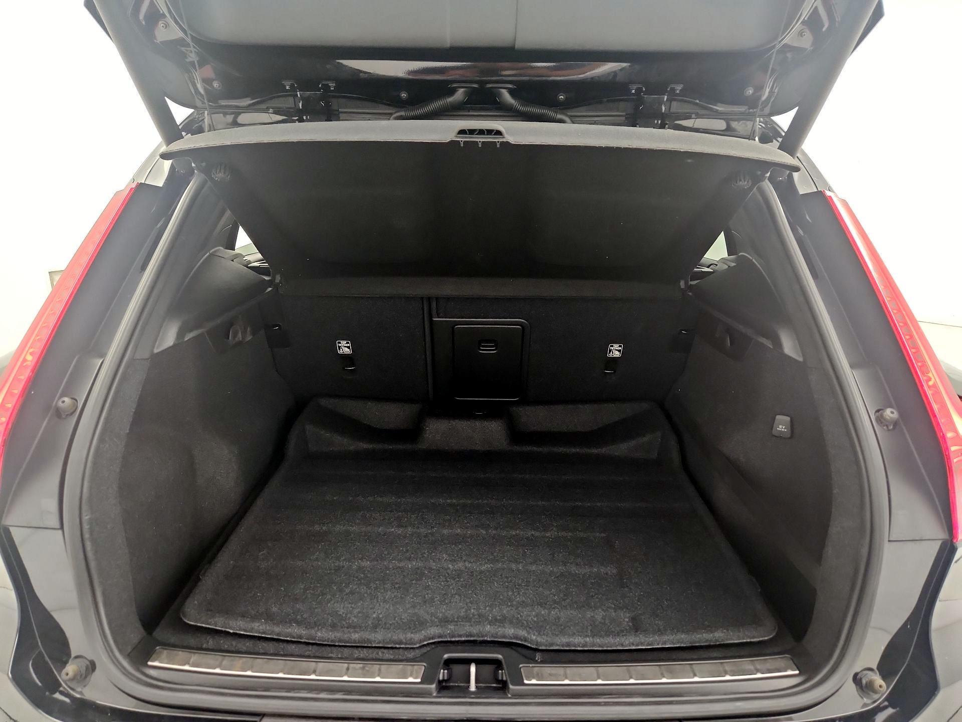 Thumbnail: 2019 Volvo XC40 - 20