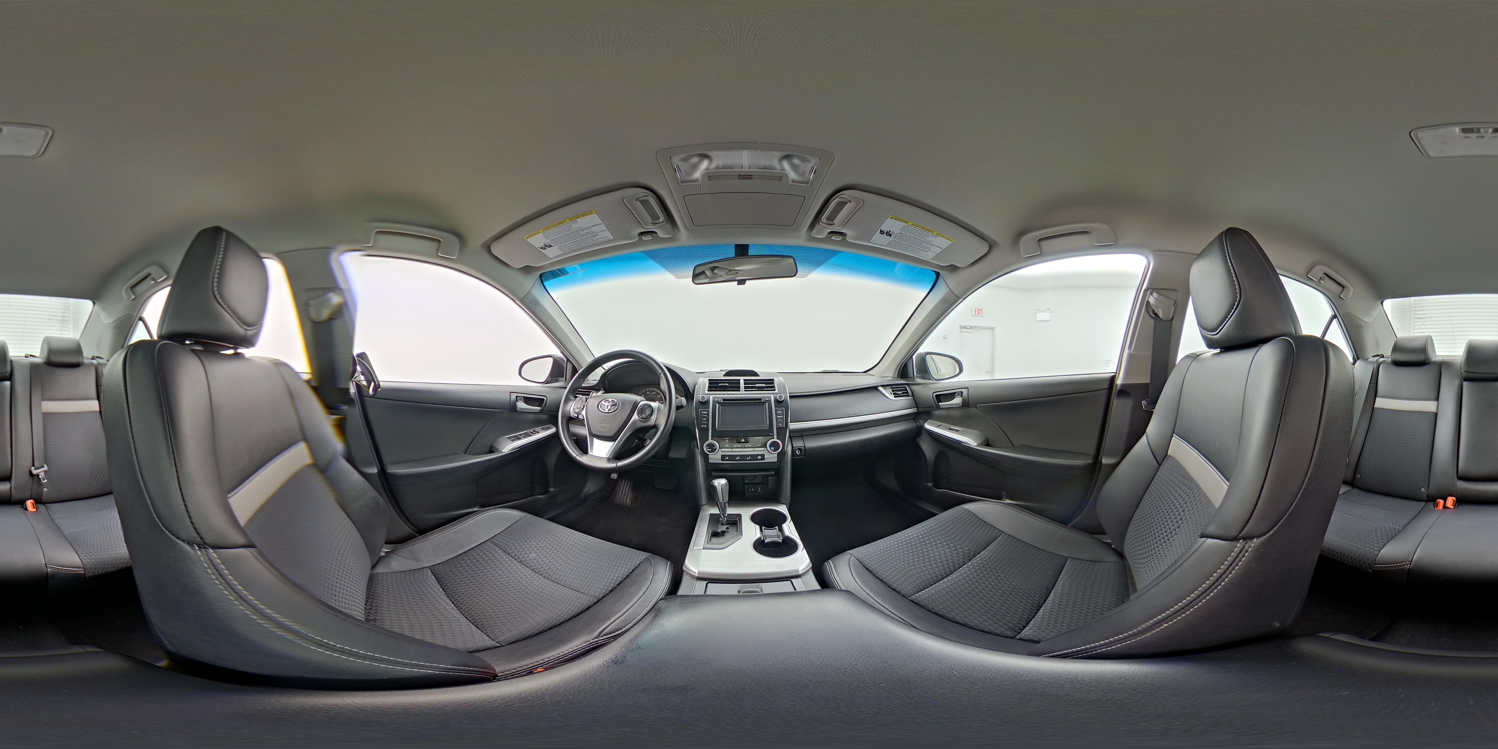 2014 Toyota Camry SE - Photo 24