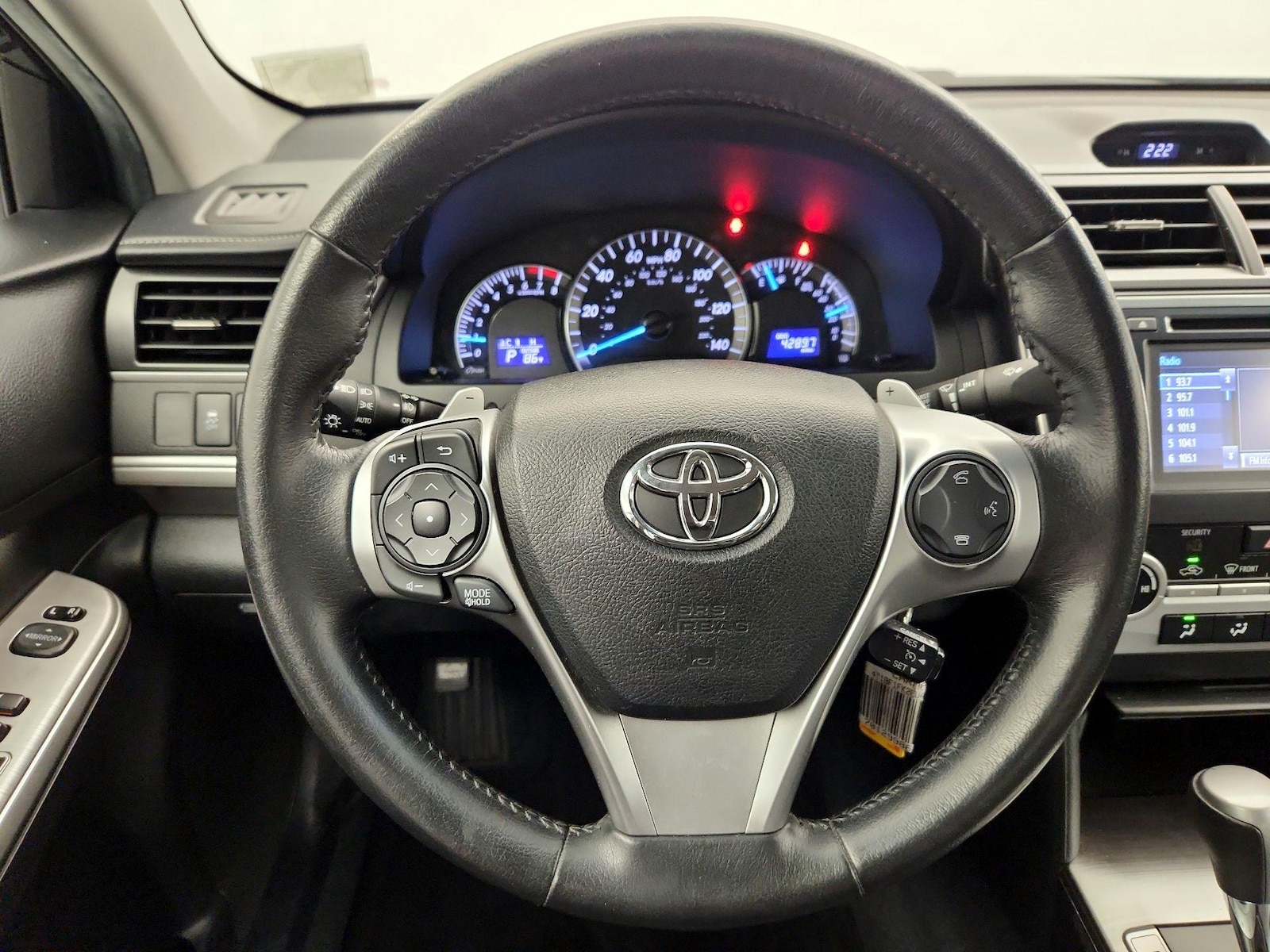2014 Toyota Camry SE - Photo 11