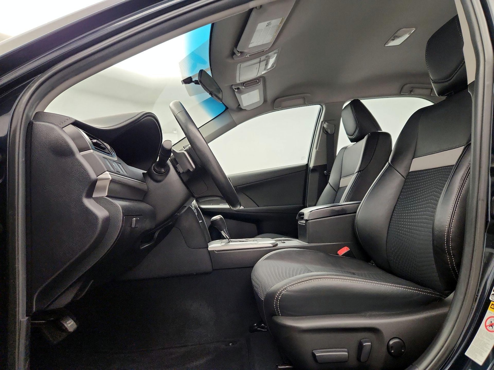2014 Toyota Camry SE - Photo 12